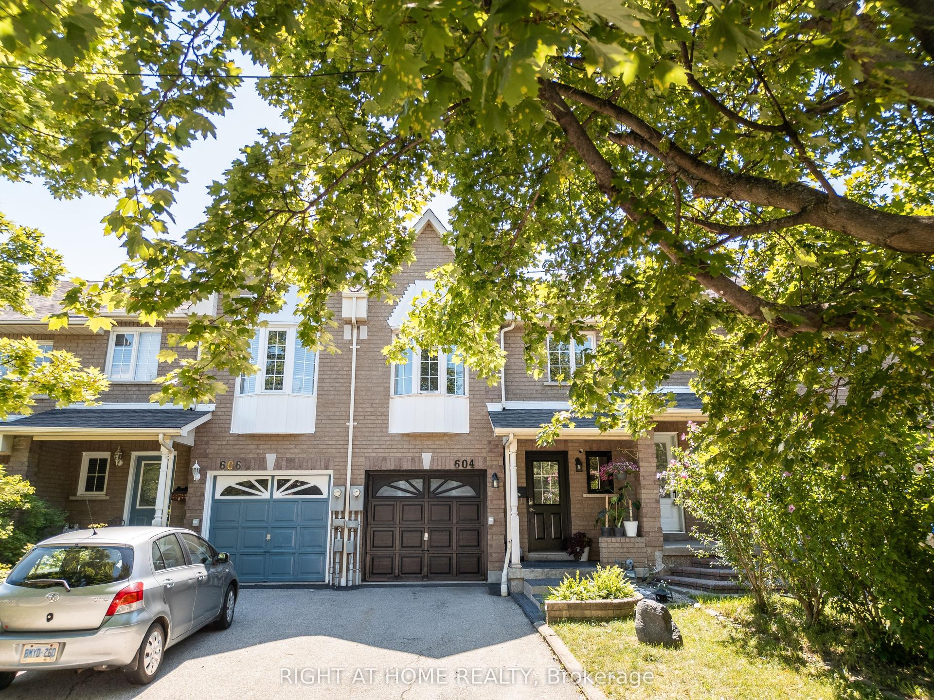 604 Lumberton Crescent, Mississauga — Townhouse for sale, photo 1