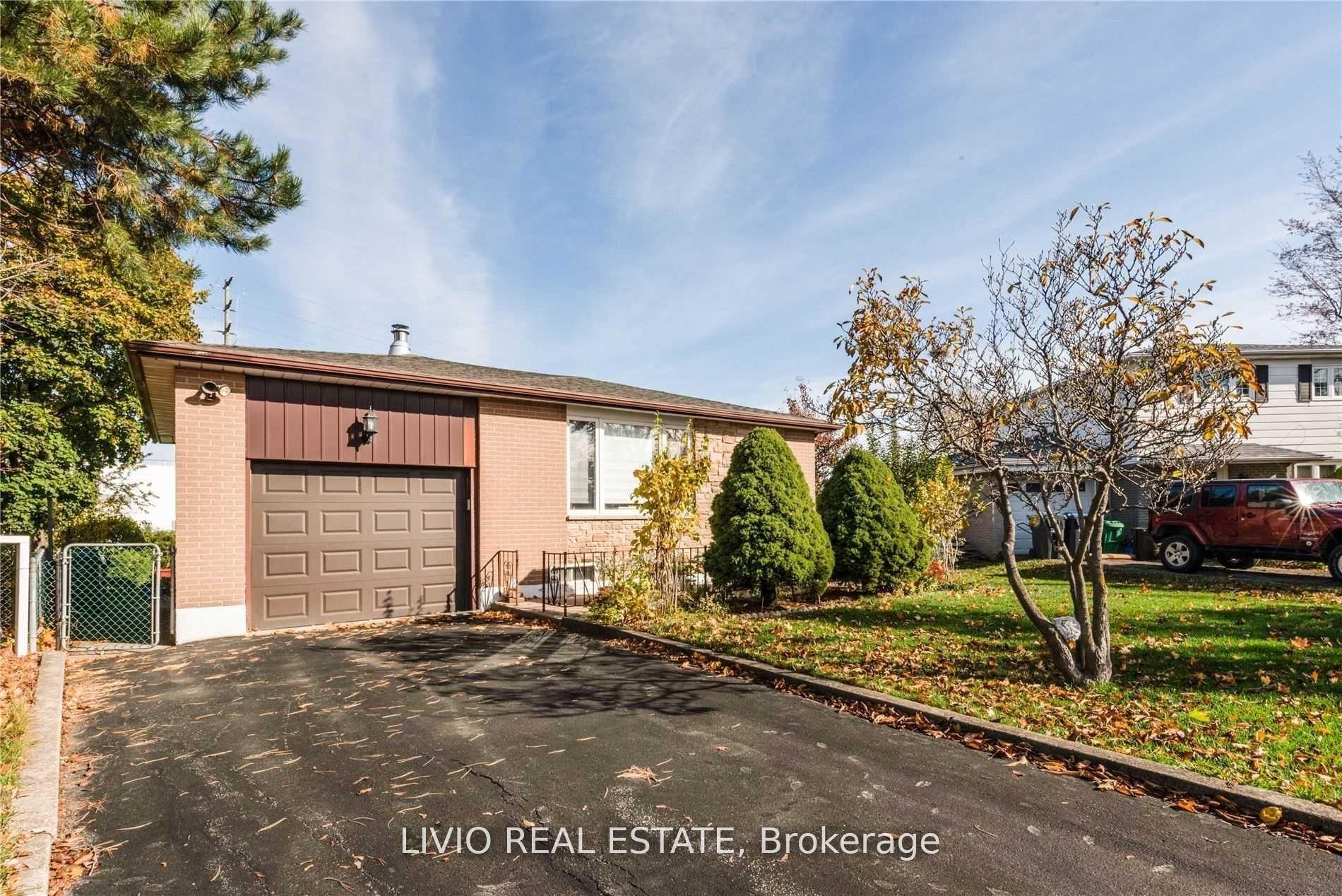 12 Finsbury Drive, Brampton — Detached for sale, photo 1