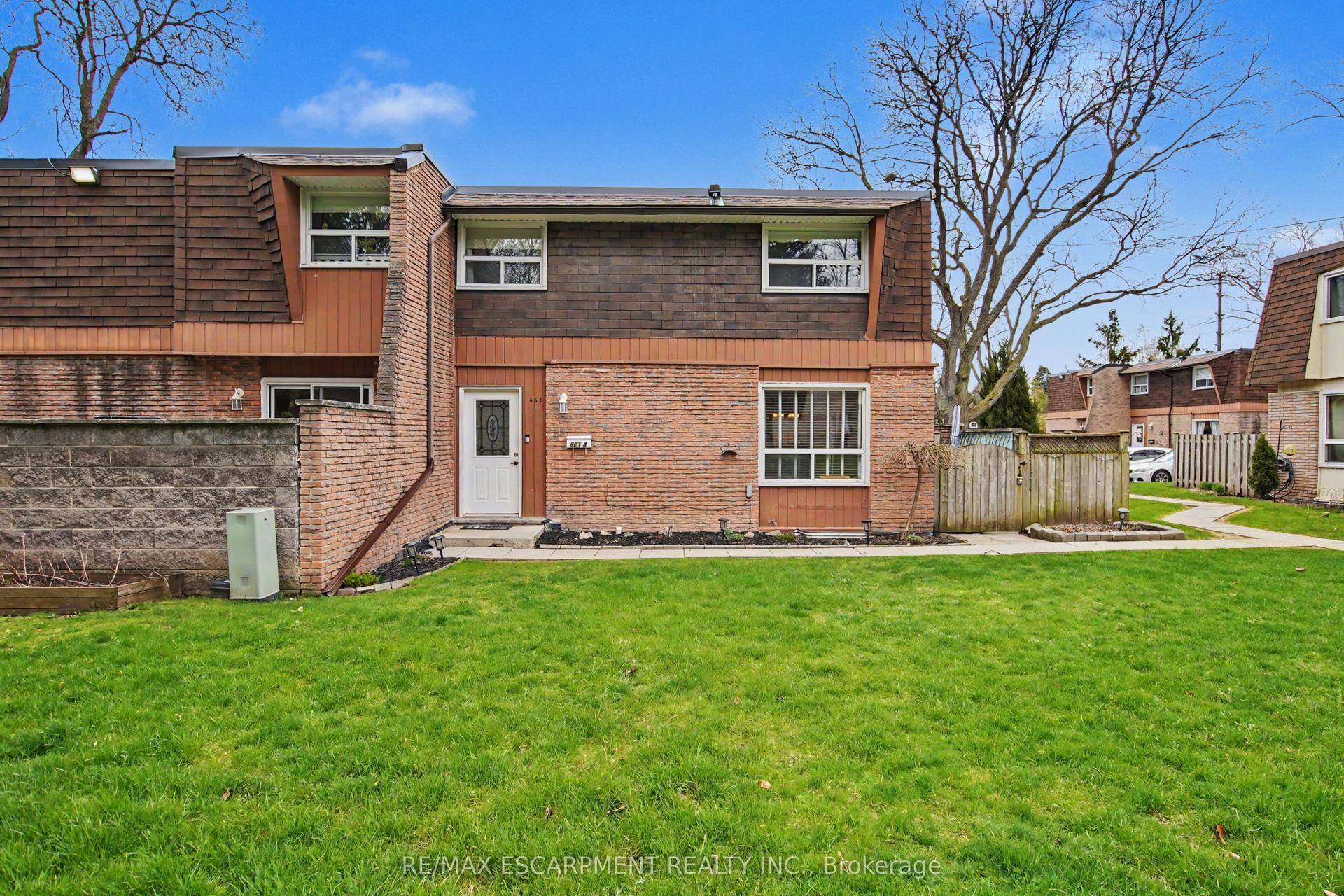 661 Francis Road 4 #4, Burlington — Condo Town for sale, photo 1