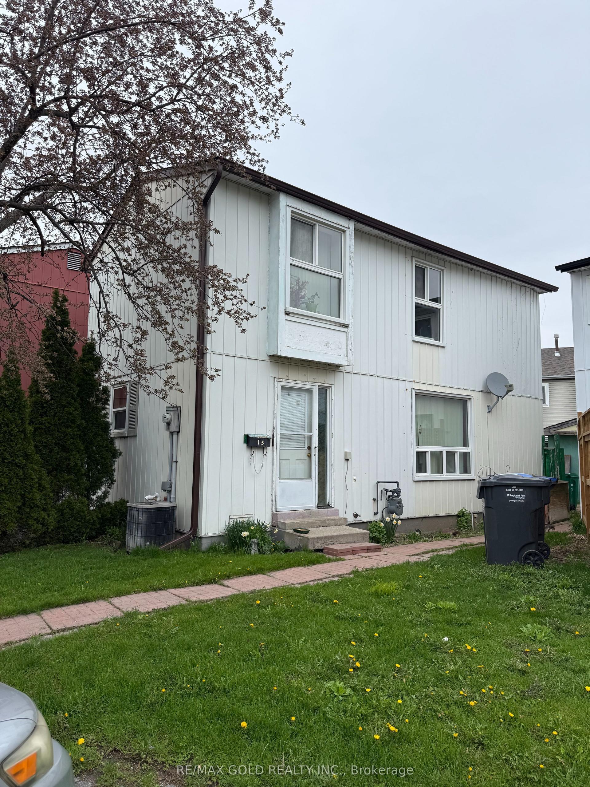 15 Huntingwood Crescent — photo 1
