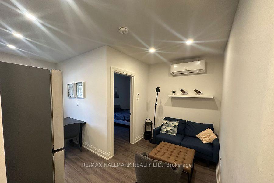 595 St Clair Avenue W 4 #4, Toronto — Multiplex for lease, photo 1