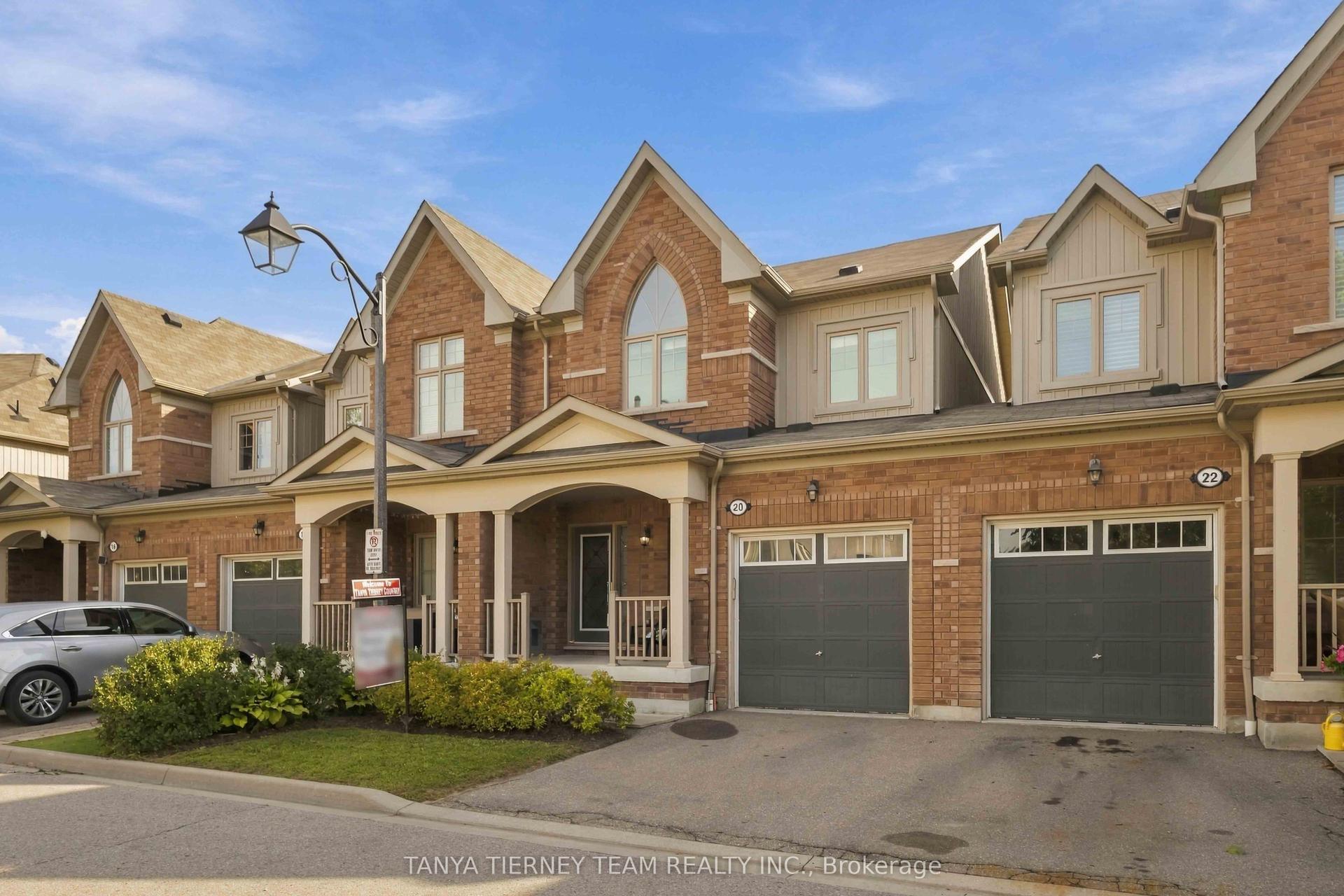 20 Lambdon Way, Whitby — Townhouse for sale, photo 1