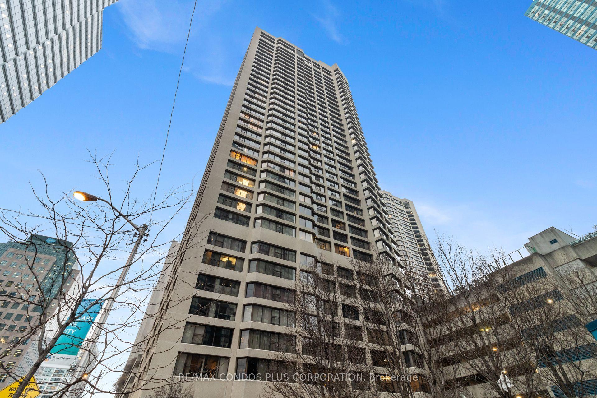 55 Harbour Square 3517 #3517, Toronto — Condo for lease, photo 1