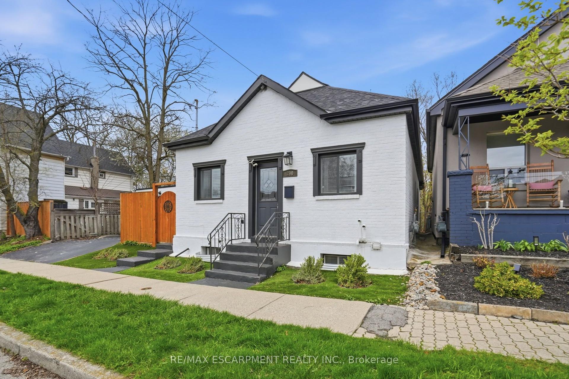 390 Hunter Street W — photo 1