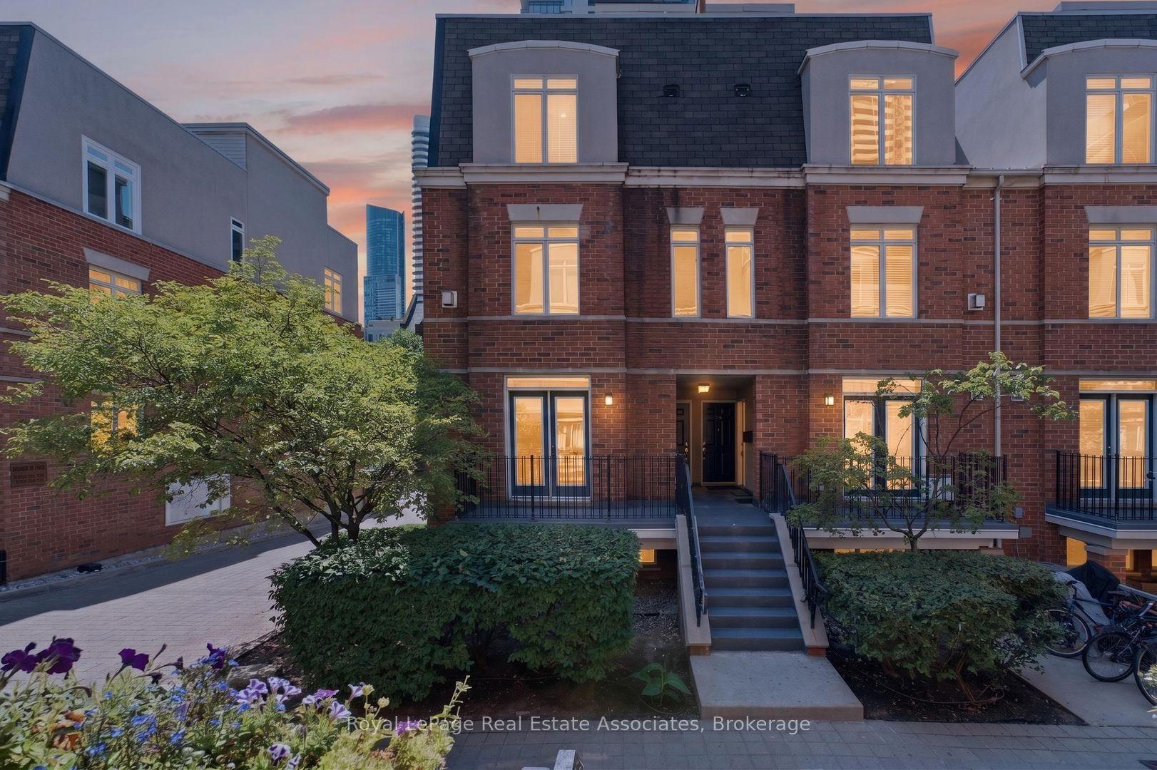 415 Jarvis Street 206 #206, Toronto — Condo Town for sale, photo 1