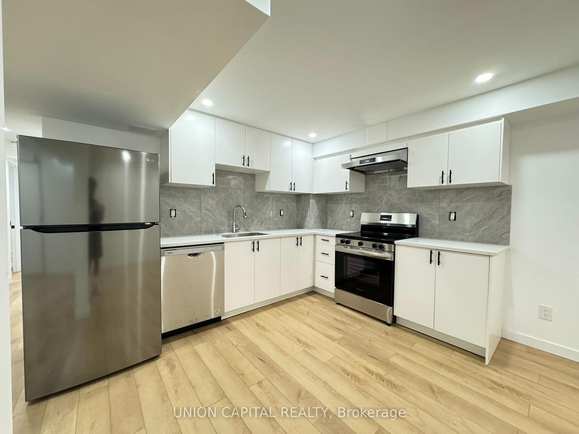 704 Courtney Valley Road Lower #Lower, Mississauga — Semi-Detached for lease, photo 1