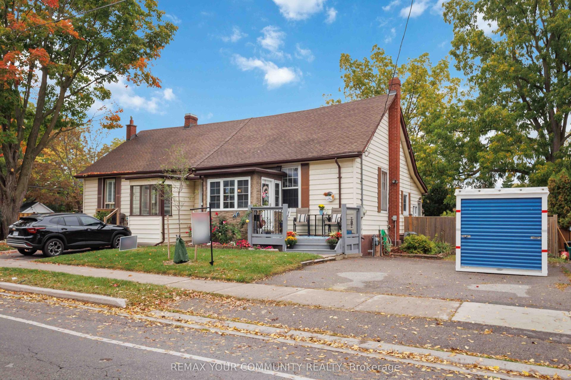 318 Mary Street W, Whitby — Semi-Detached for lease, photo 1