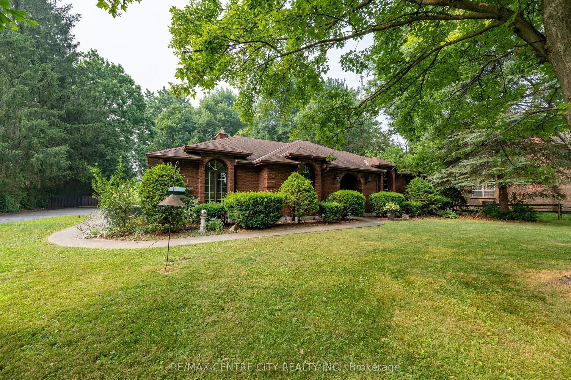 42067 Ferguson Line, Central Elgin — Detached for sale, photo 1