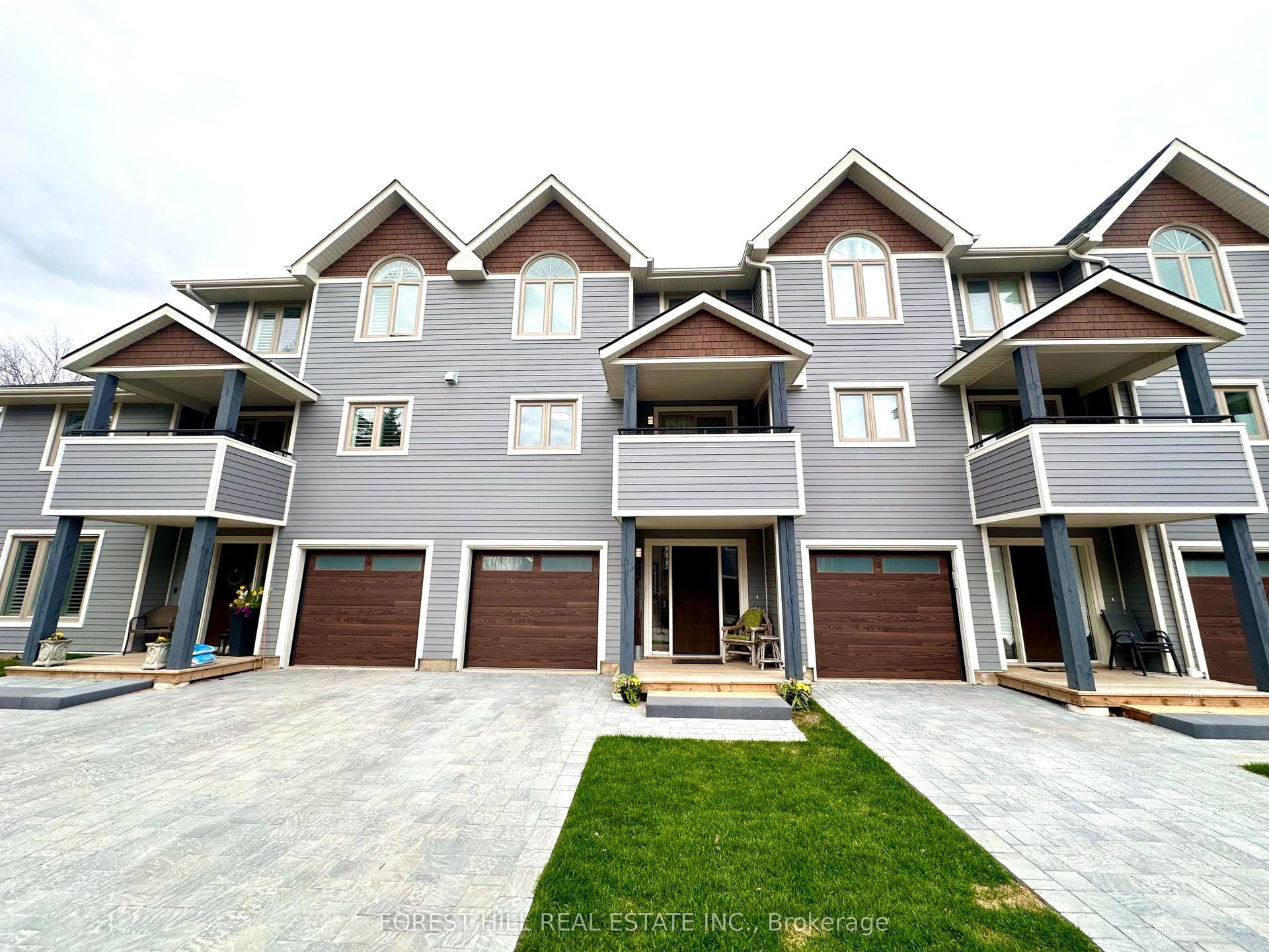 53 Lighthouse Lane W — photo 1