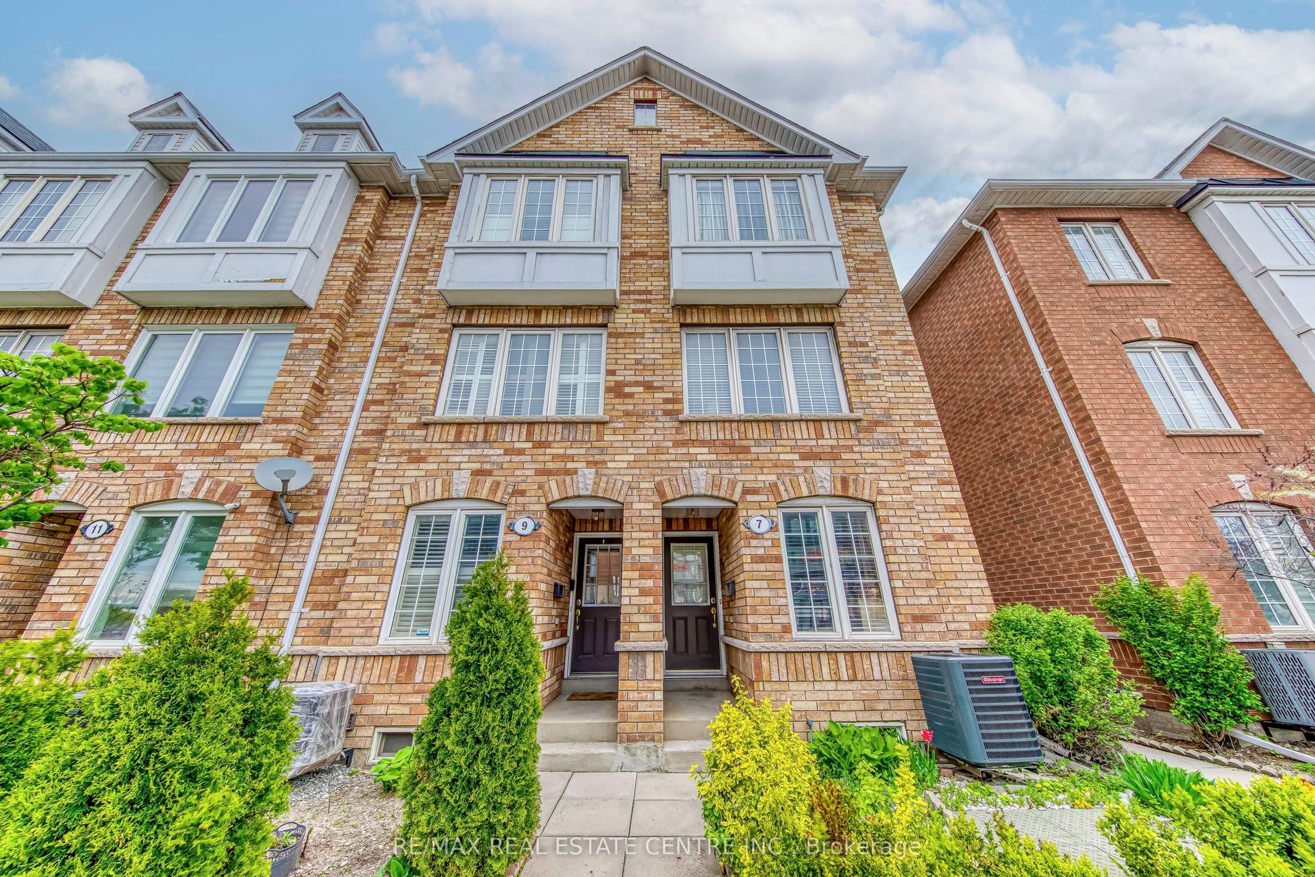7 Weston Road — photo 1