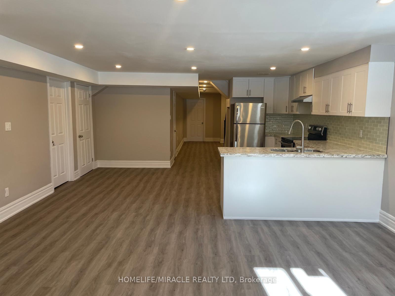 22 Boone Crescent — photo 1