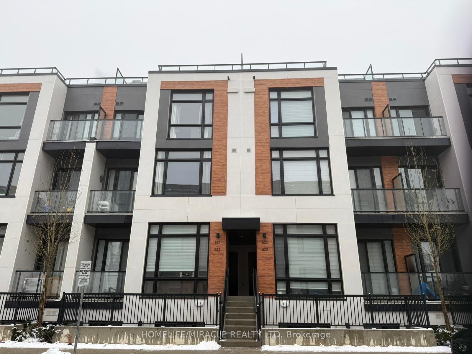 2 Steckley House Lane 924 #924 — photo 1