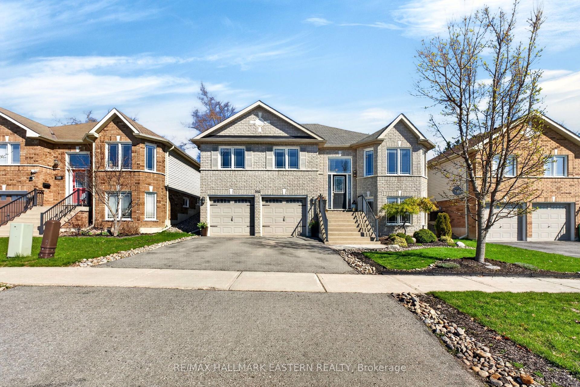 582 Clancy Crescent — photo 1