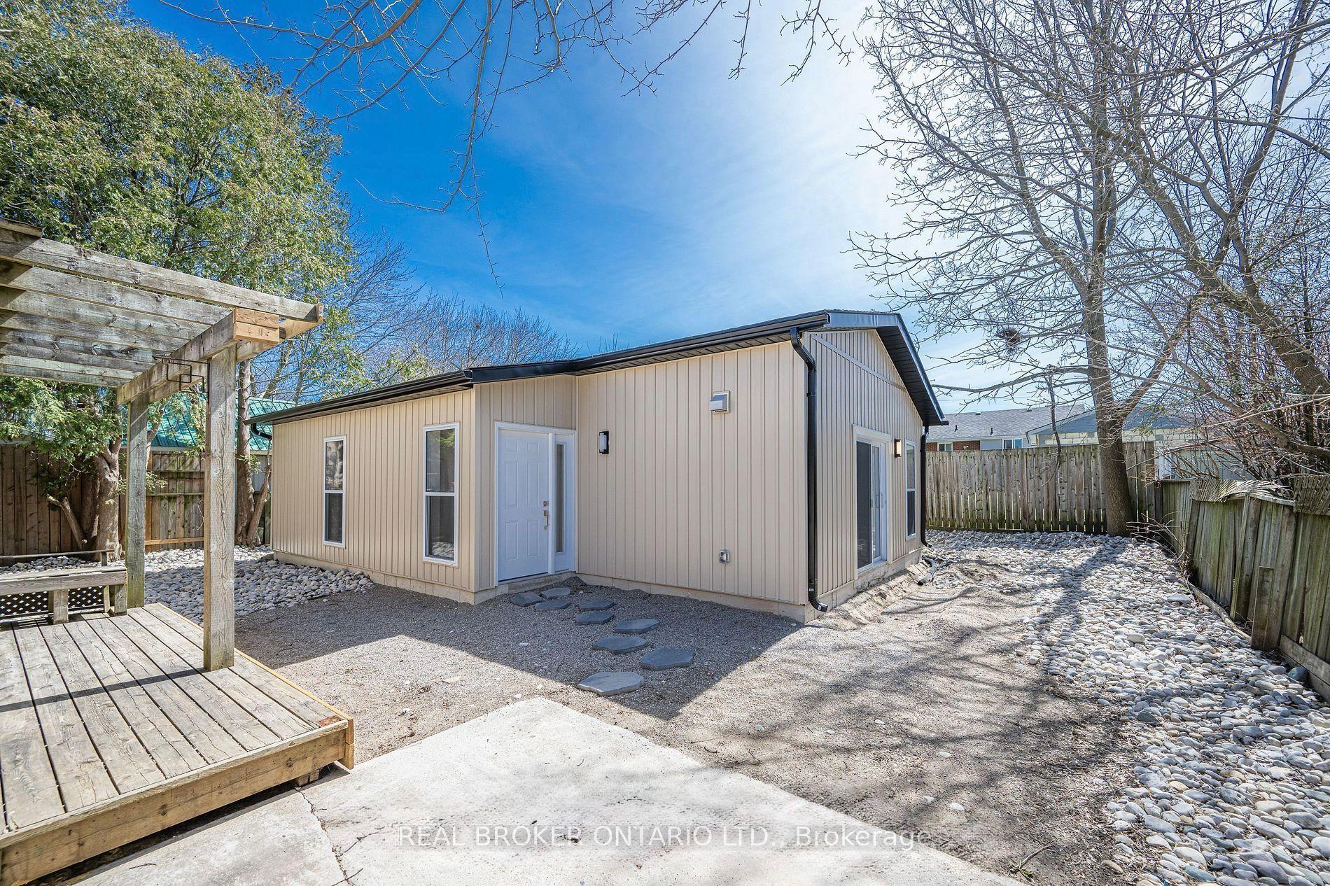 685 Frederick Street — photo 1