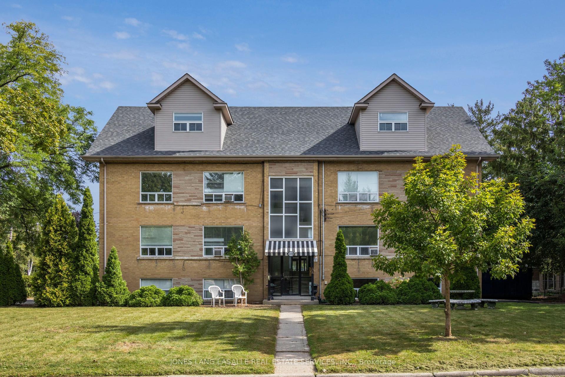 2158 Lilnan Court, Burlington — Multiplex for sale, photo 1