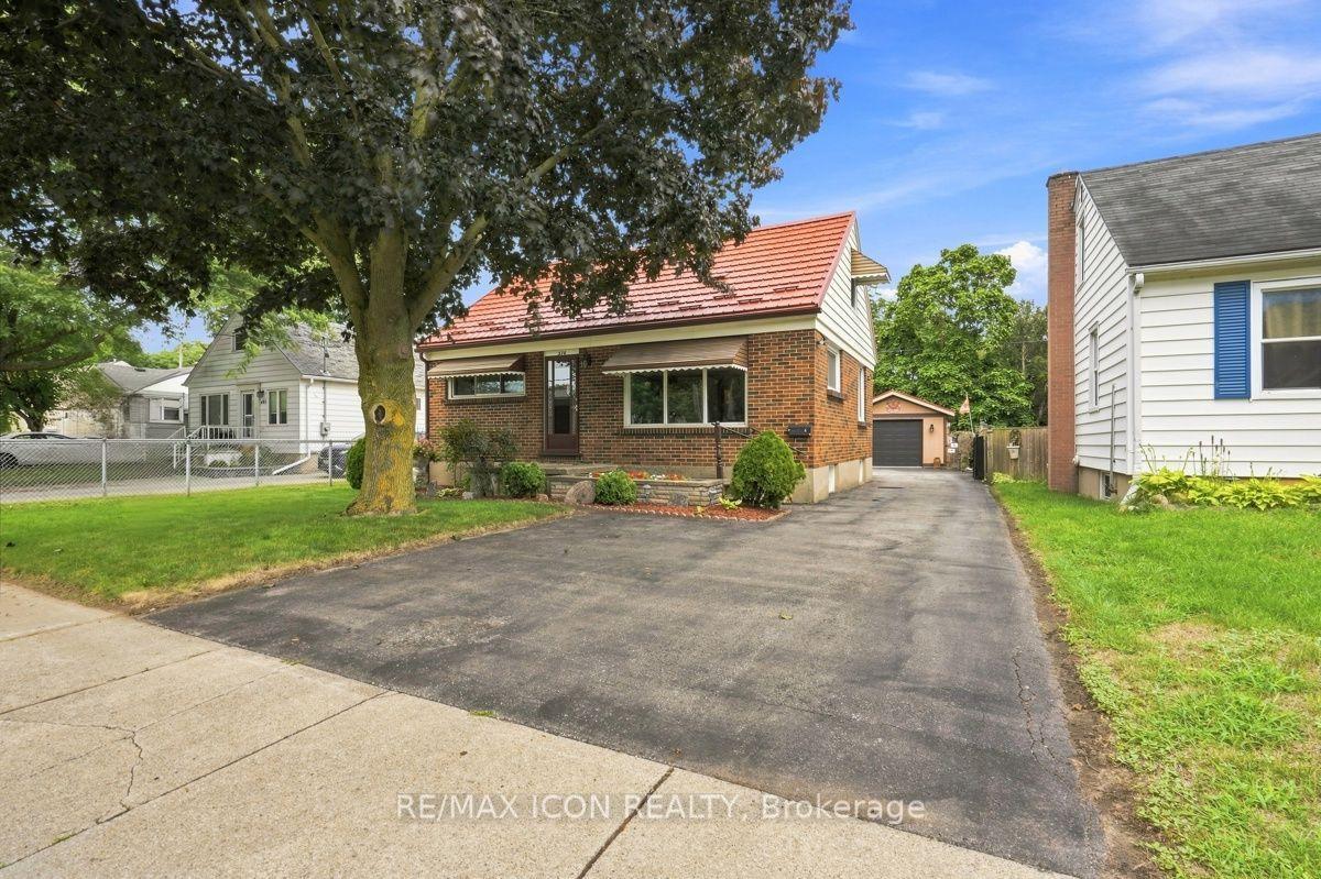 374 Hale Street, London East — Detached for sale, photo 1