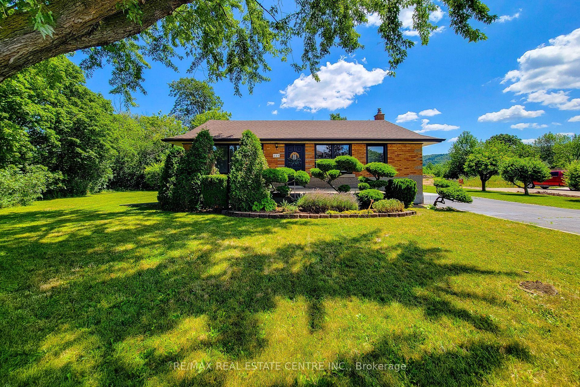 220 Winona Road, Hamilton — Detached for sale, photo 1