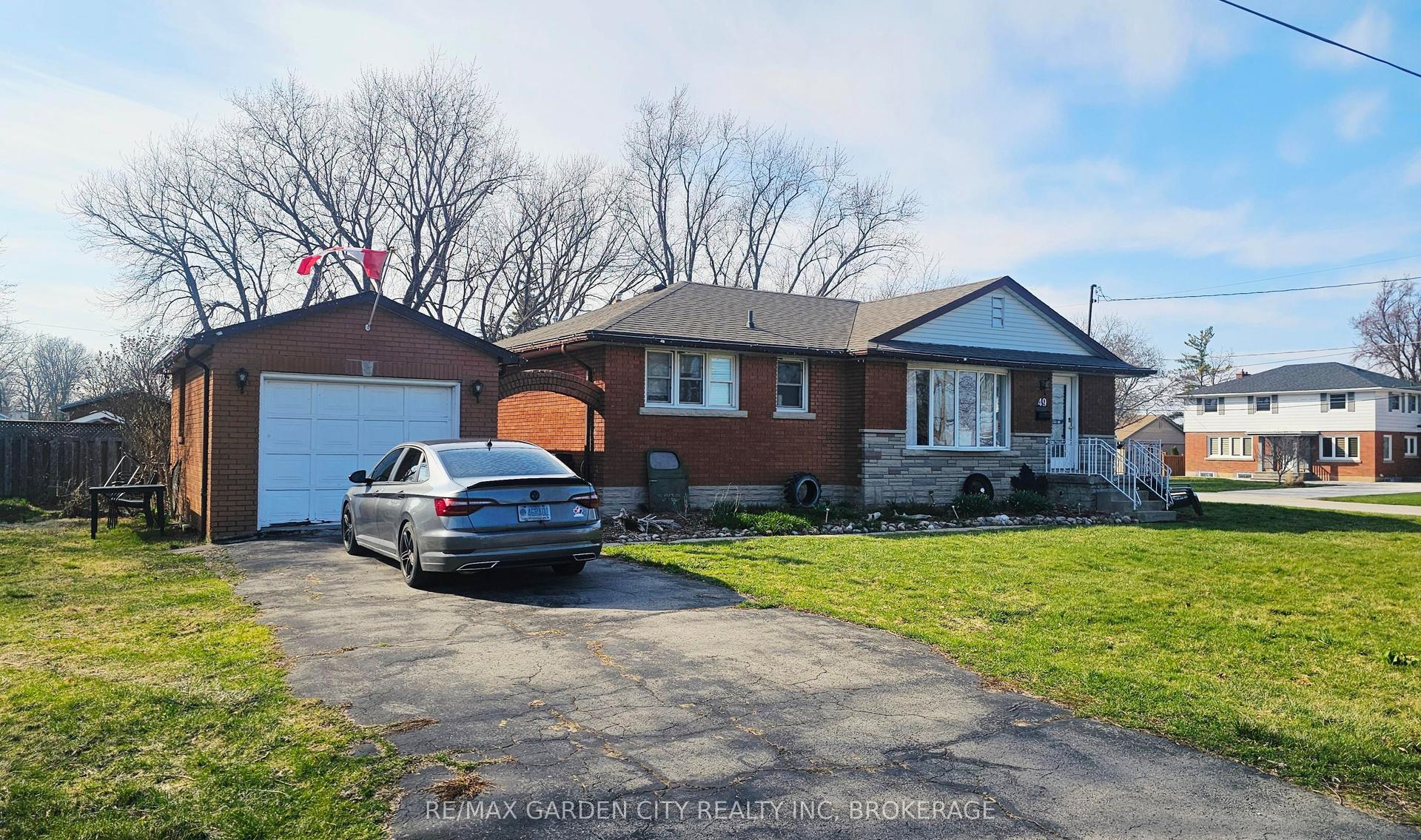 49 Whittaker Avenue — photo 1