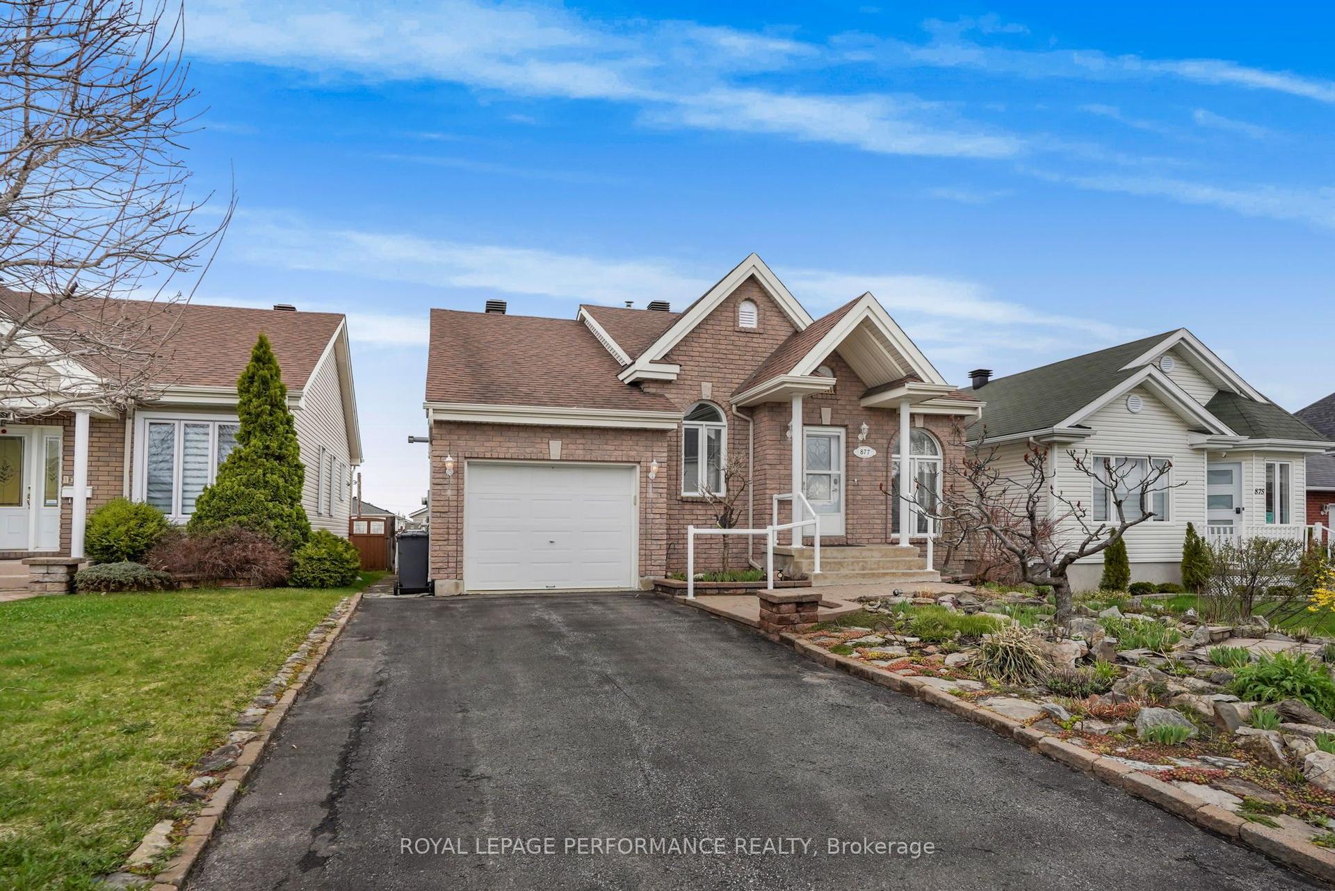 877 Pilon Street — photo 1