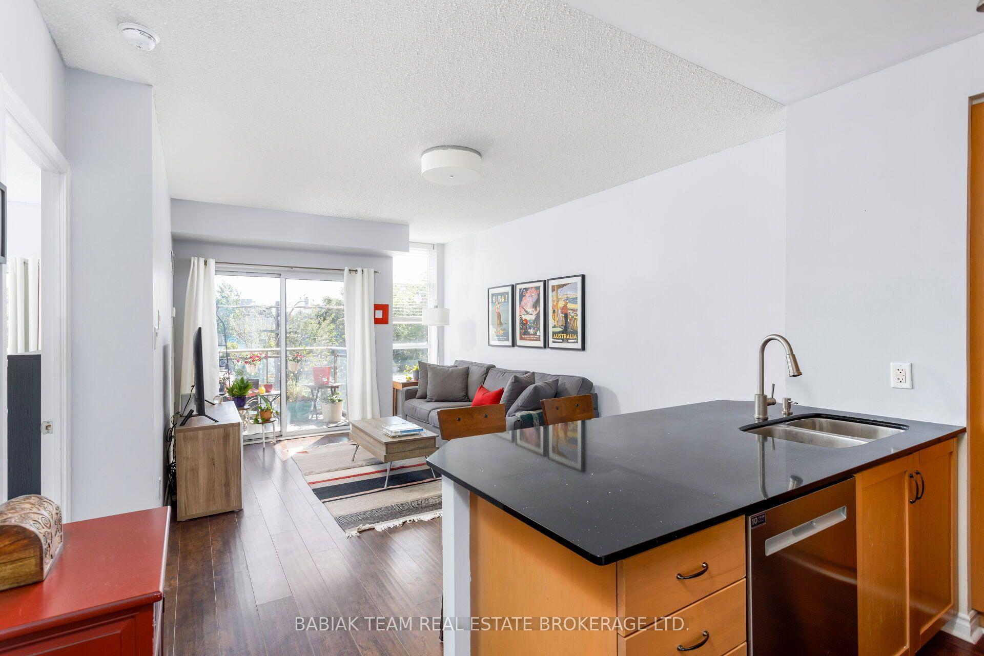 2495 Dundas Street West Street 307 #307 — photo 1