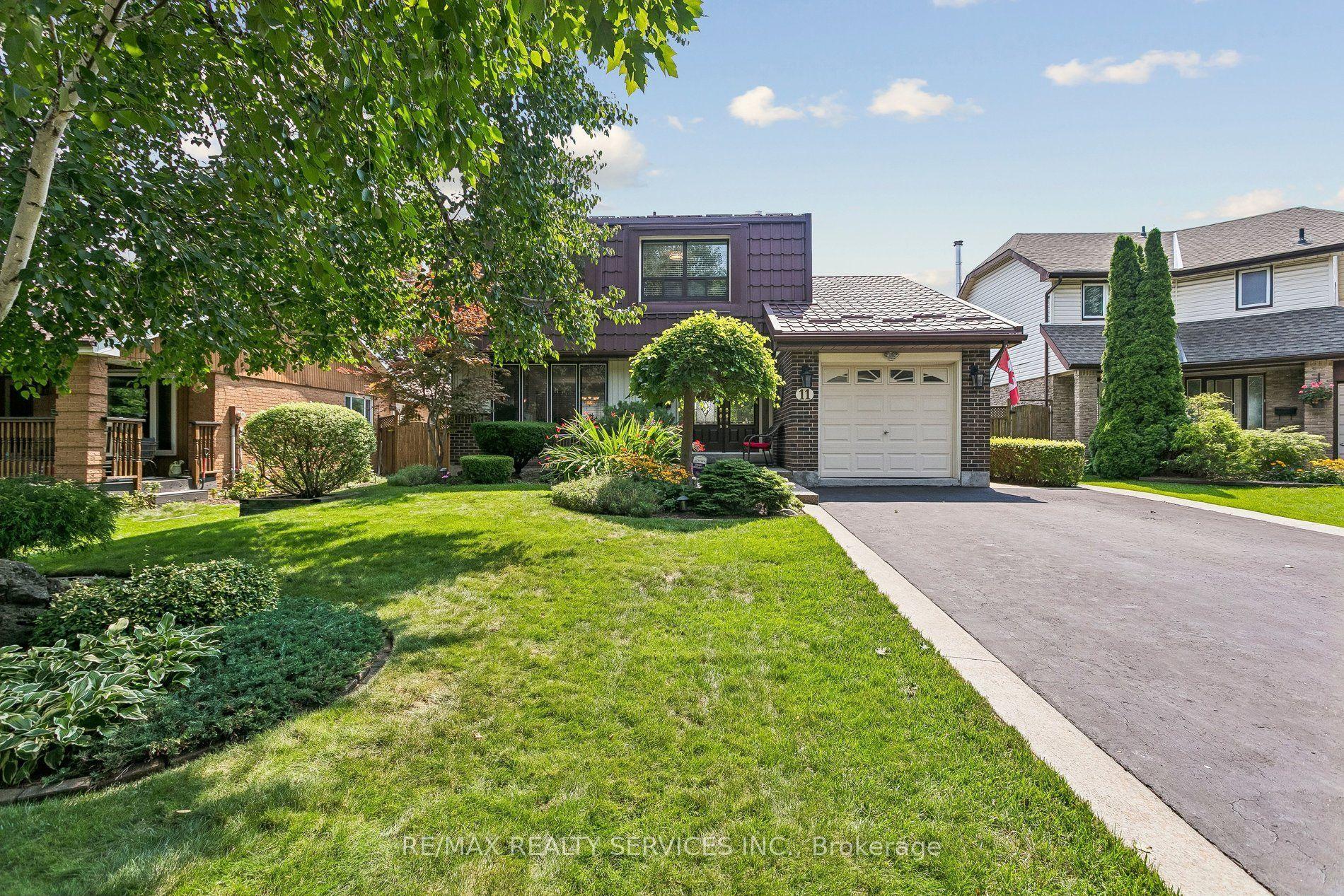 11 Longbourne Crescent, Brampton — Detached for sale, photo 1