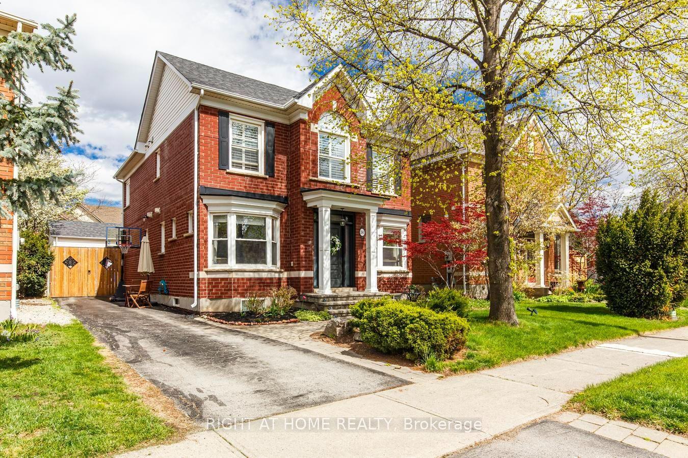 241 Lexington Road, Oakville — Detached for sale, photo 1