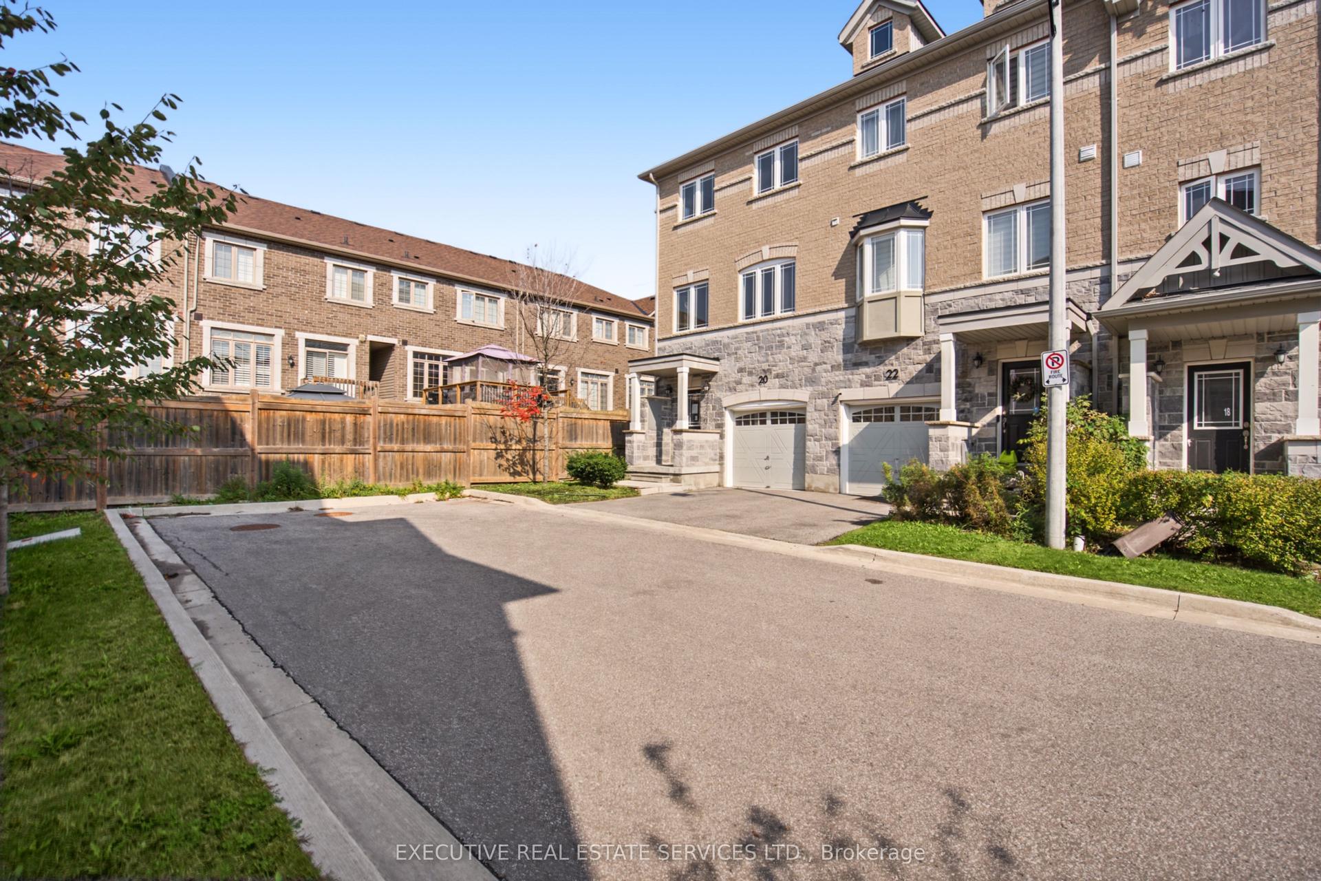 20 Waterstone Way, Whitby — Townhouse for lease, photo 1