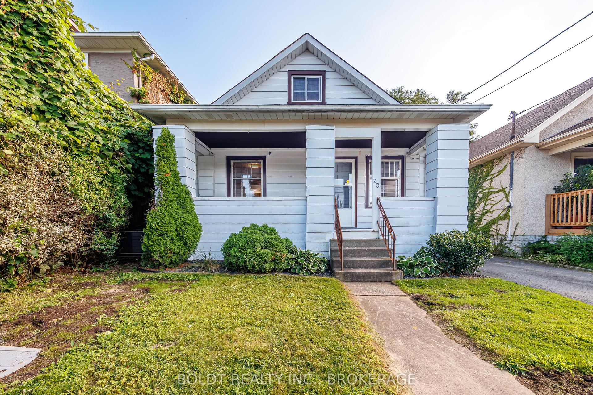 20 Stuart Avenue, St. Catharines — Detached for sale, photo 1