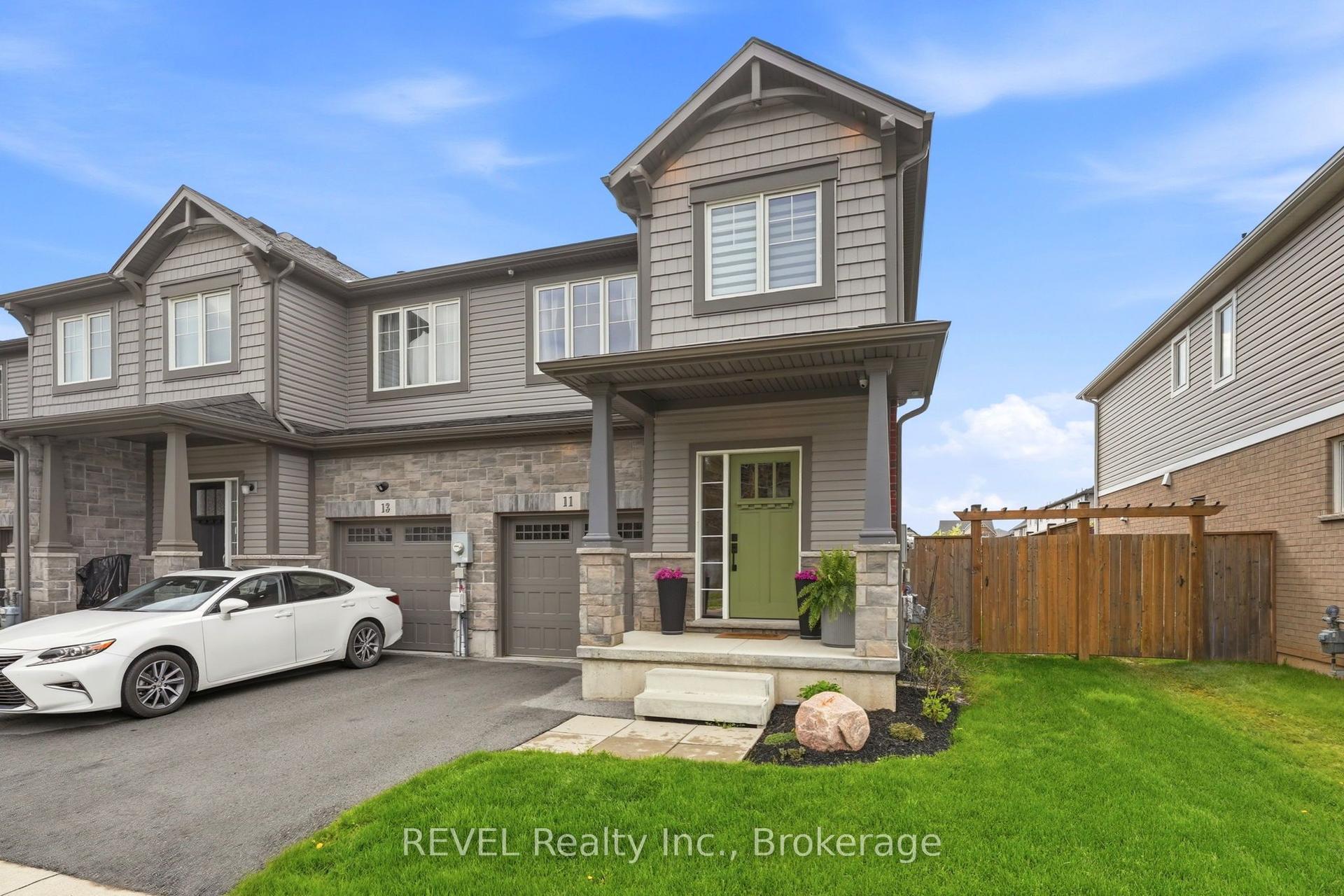 11 Lymburner Street, Pelham — Townhouse for sale, photo 1