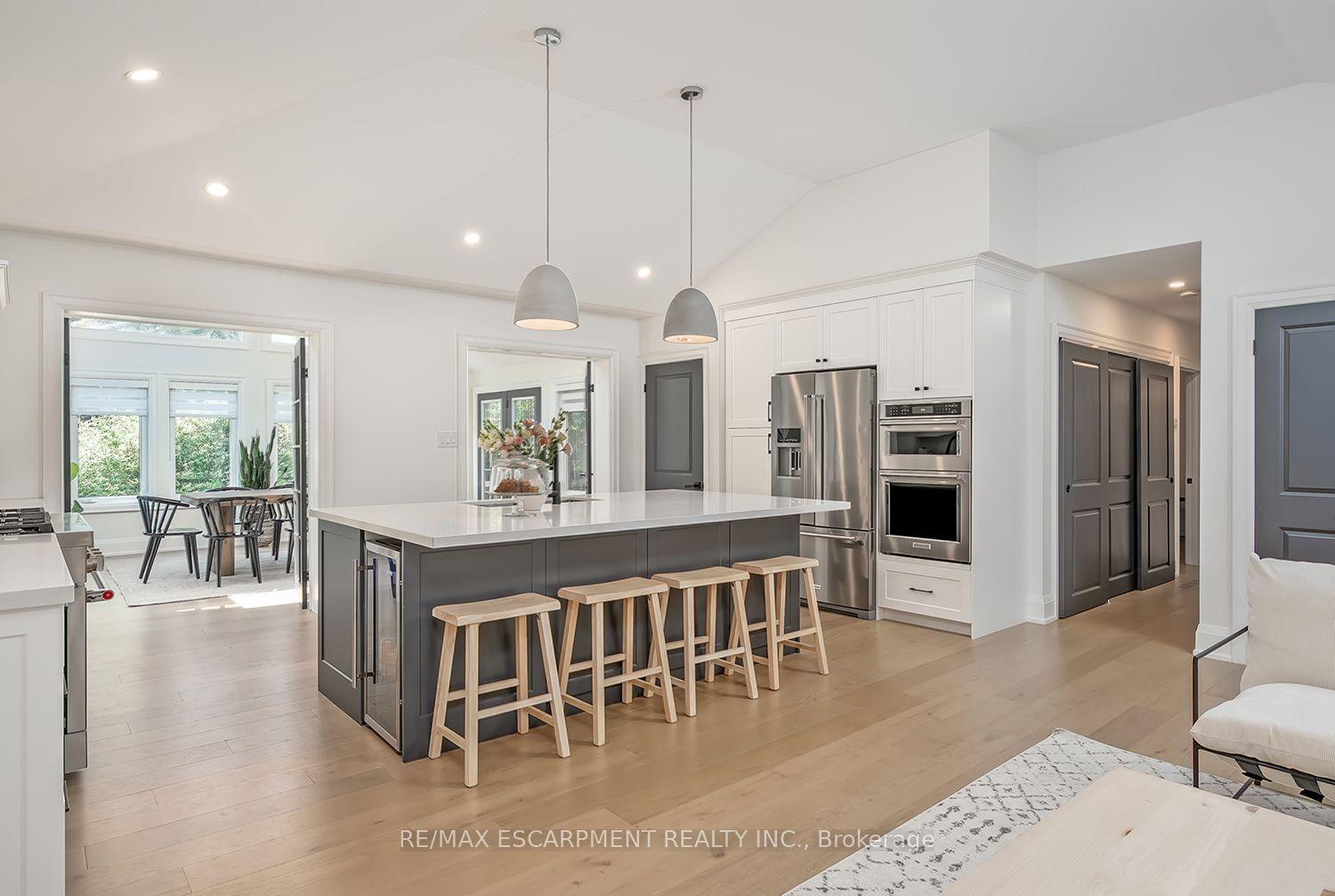 564 Maplehill Drive — photo 1