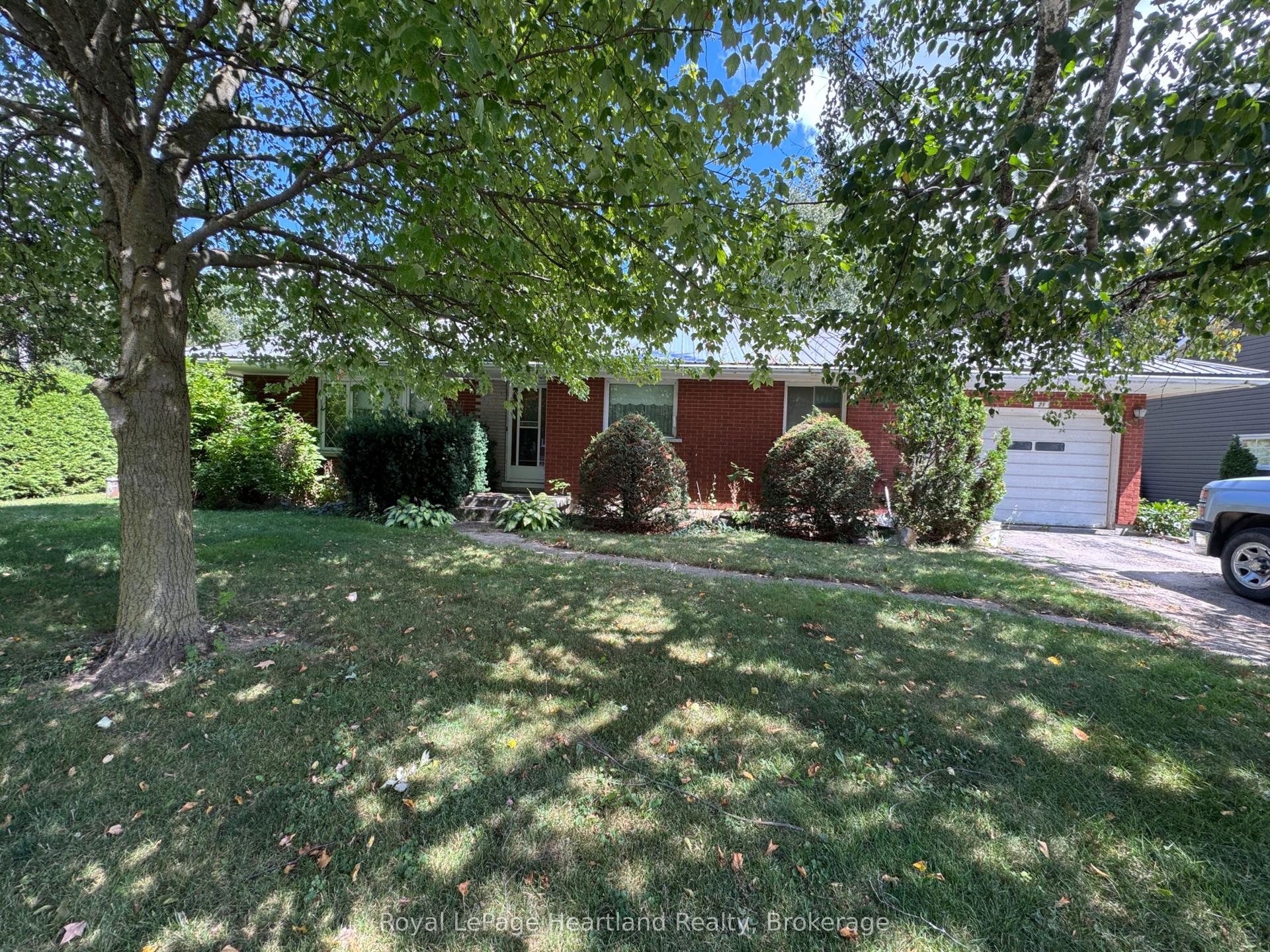 2021 Princess Street N, Howick — Detached for sale, photo 1