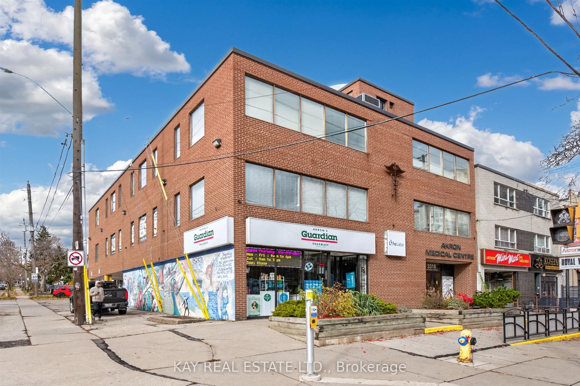 2318 Lake Shore Boulevard W — photo 1