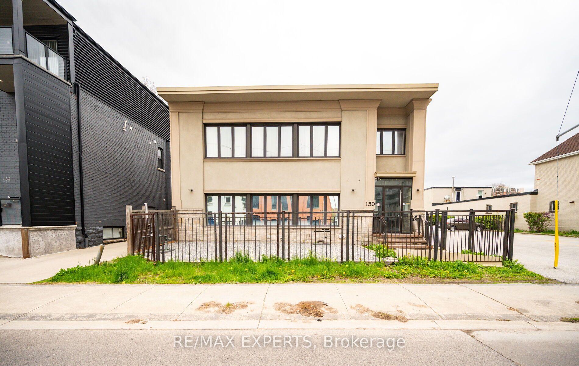 130 Wellington Street — photo 1