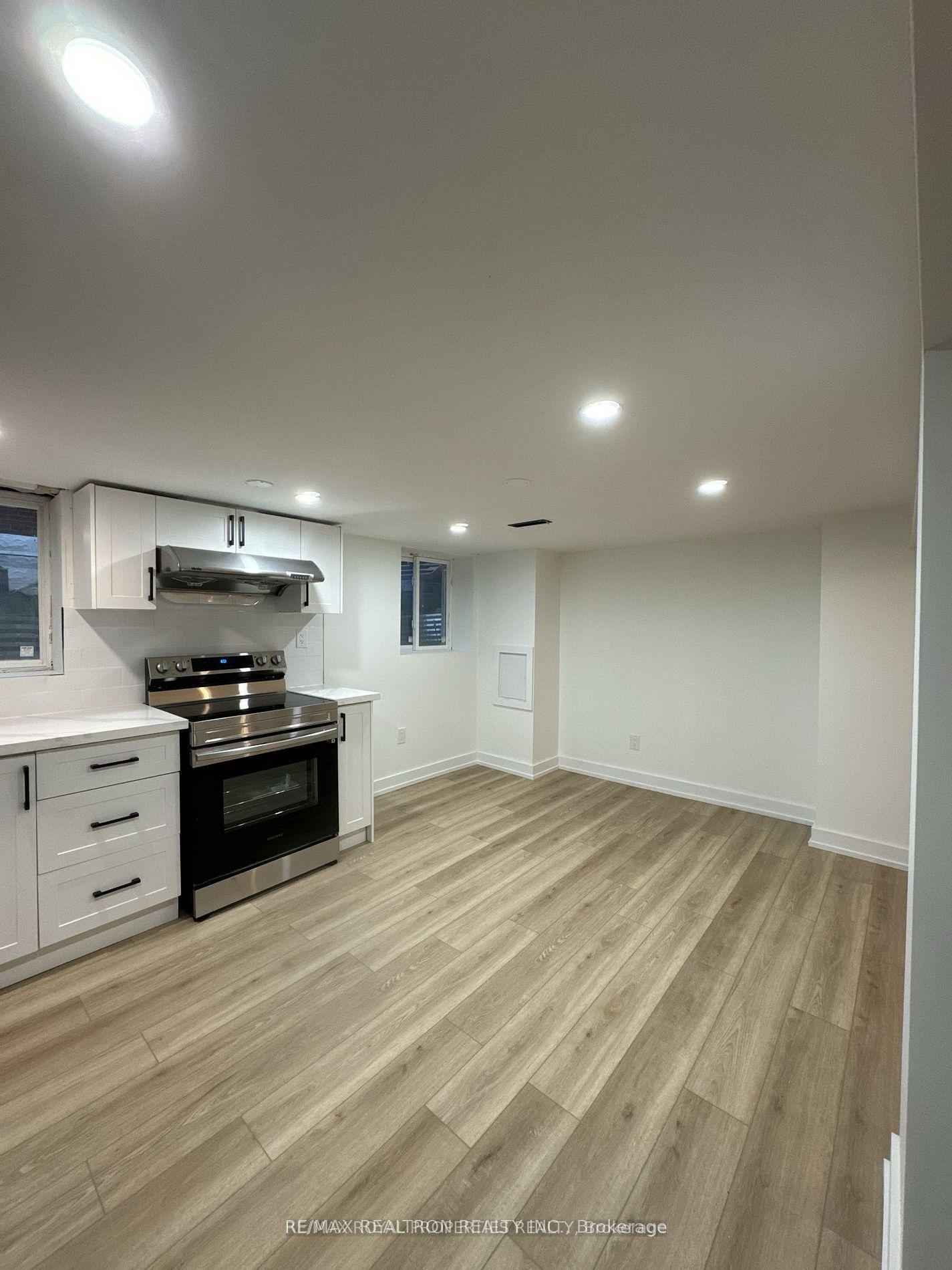 293 East 17th Street, Hamilton — Detached for lease, photo 1