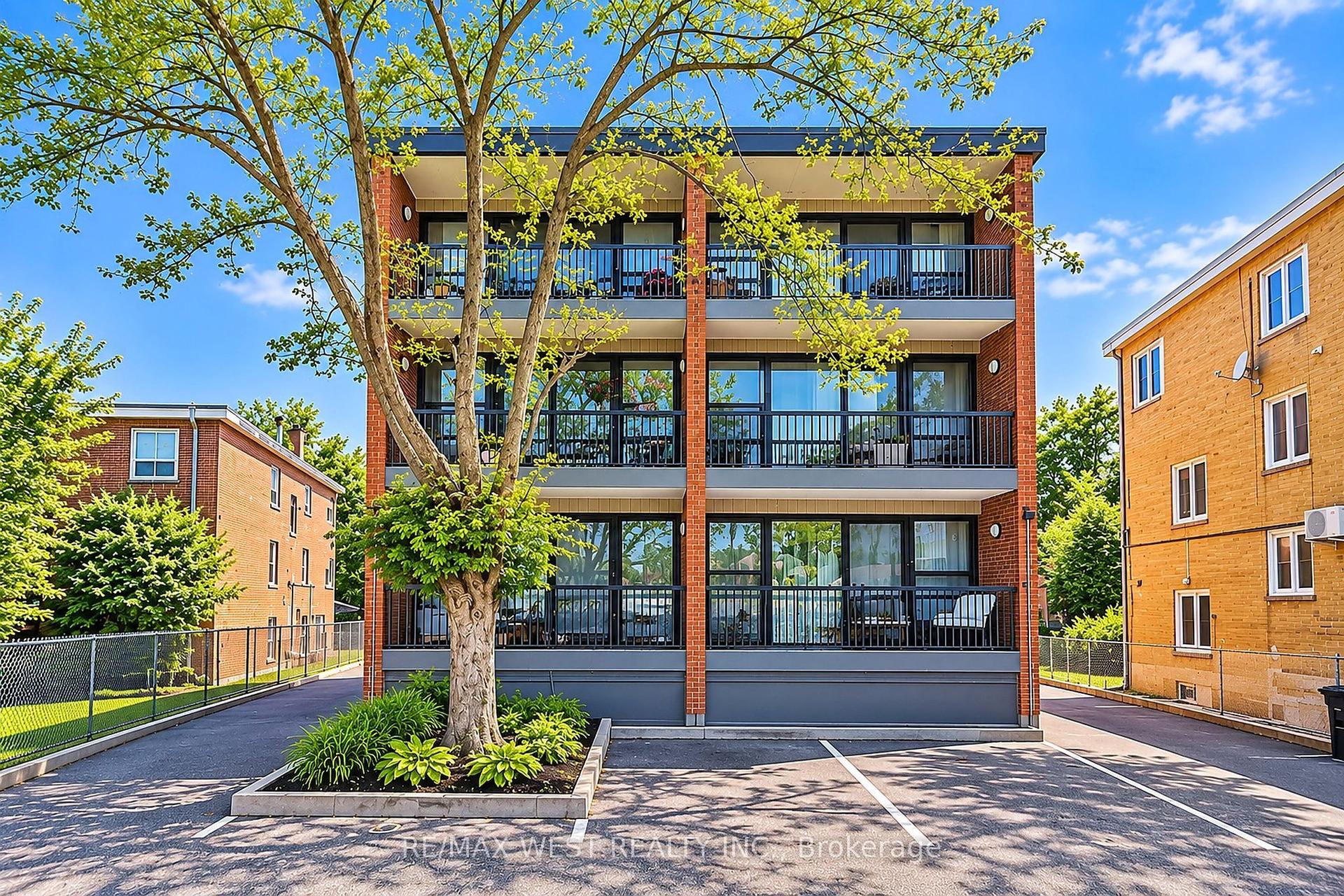 291 Scarlett Road 101 #101, Toronto — Multiplex for lease, photo 1