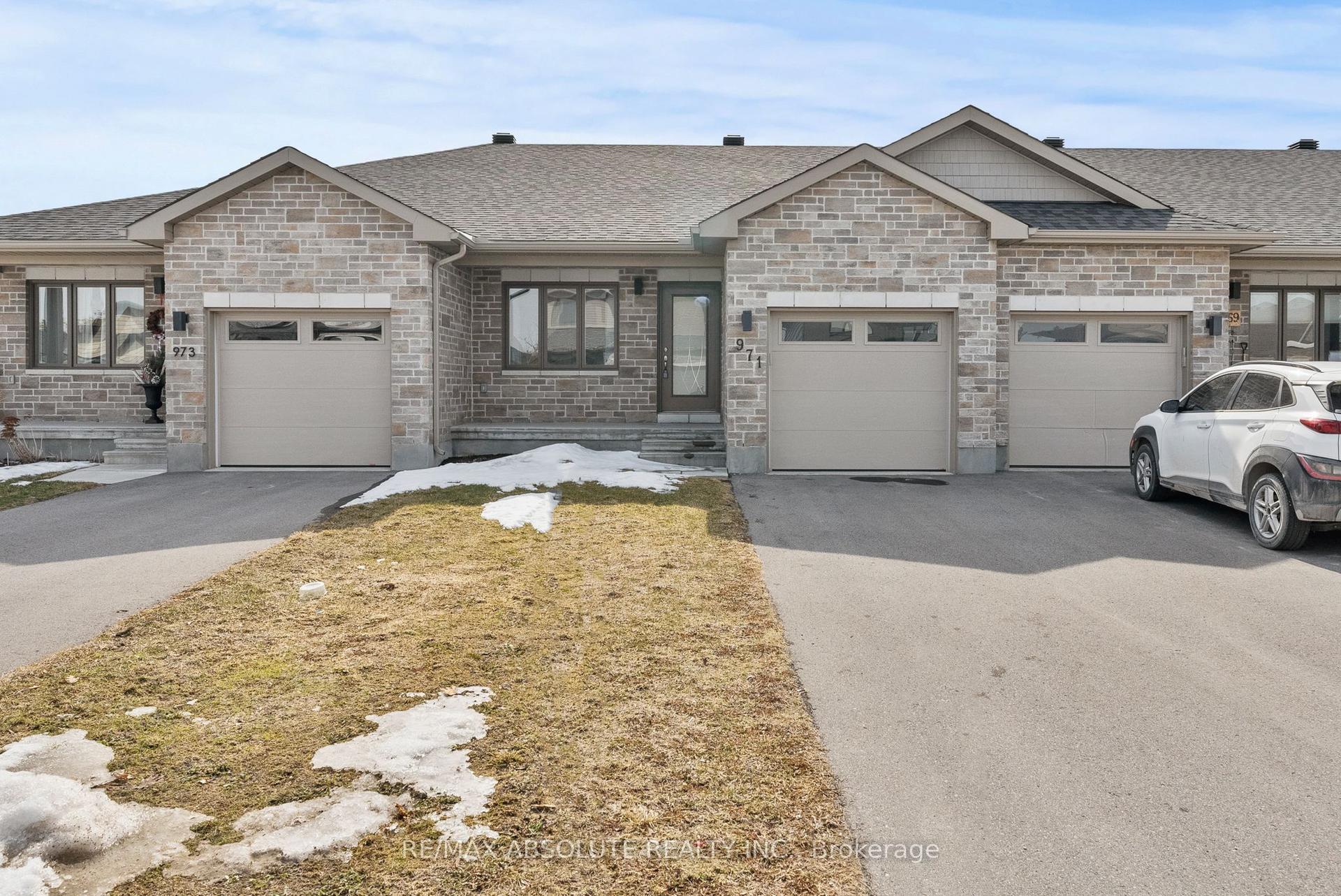 971 LEISHMAN Drive — photo 1