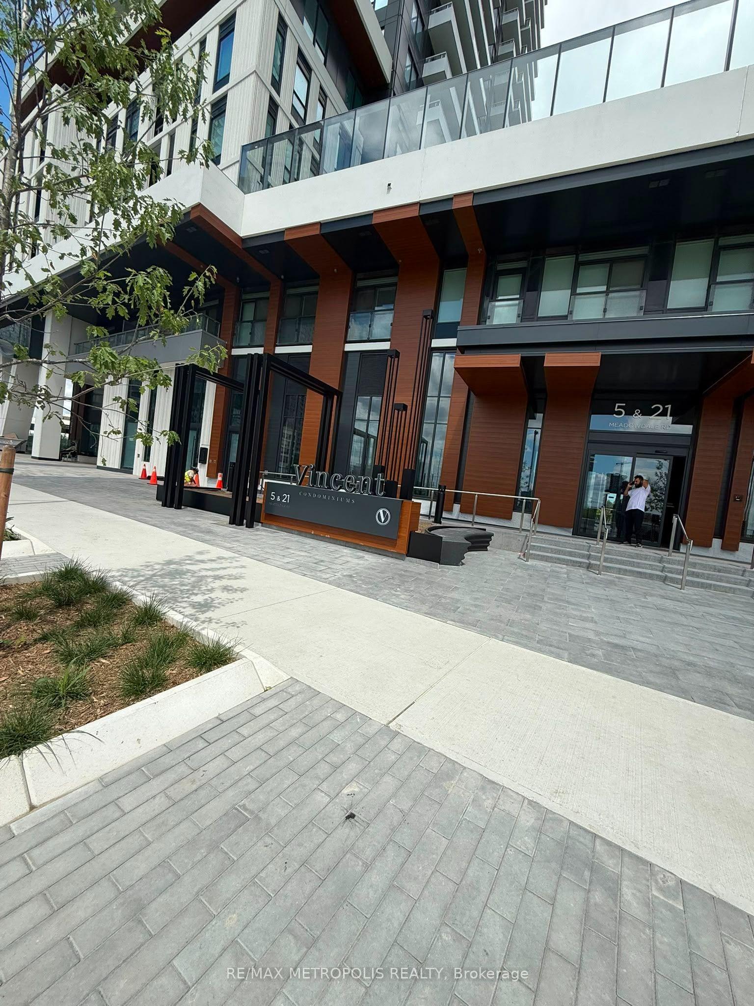21 Meadowvale Road 220 #220, Vaughan — Condo for lease, photo 1