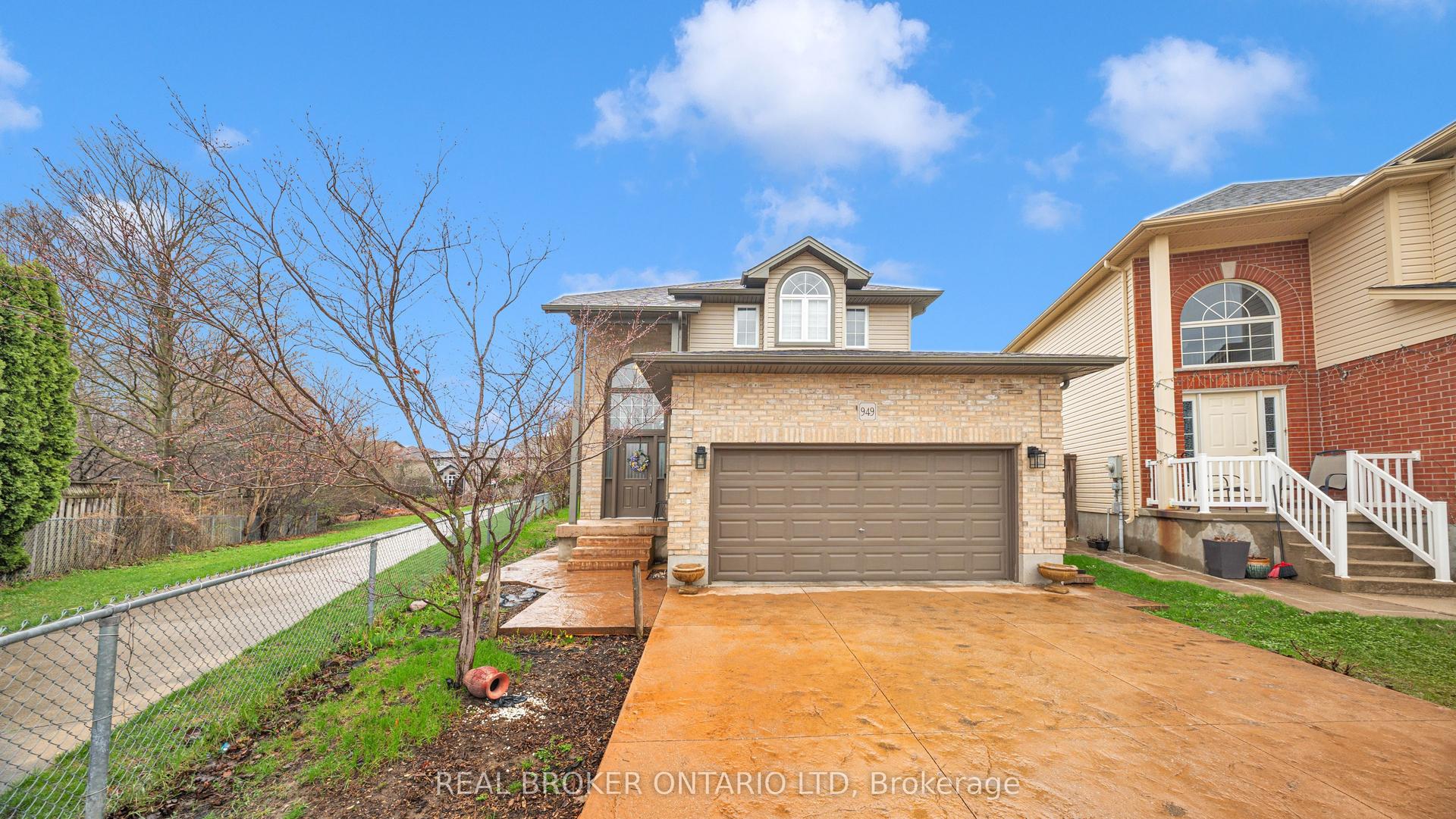 949 Blythwood Road — photo 1