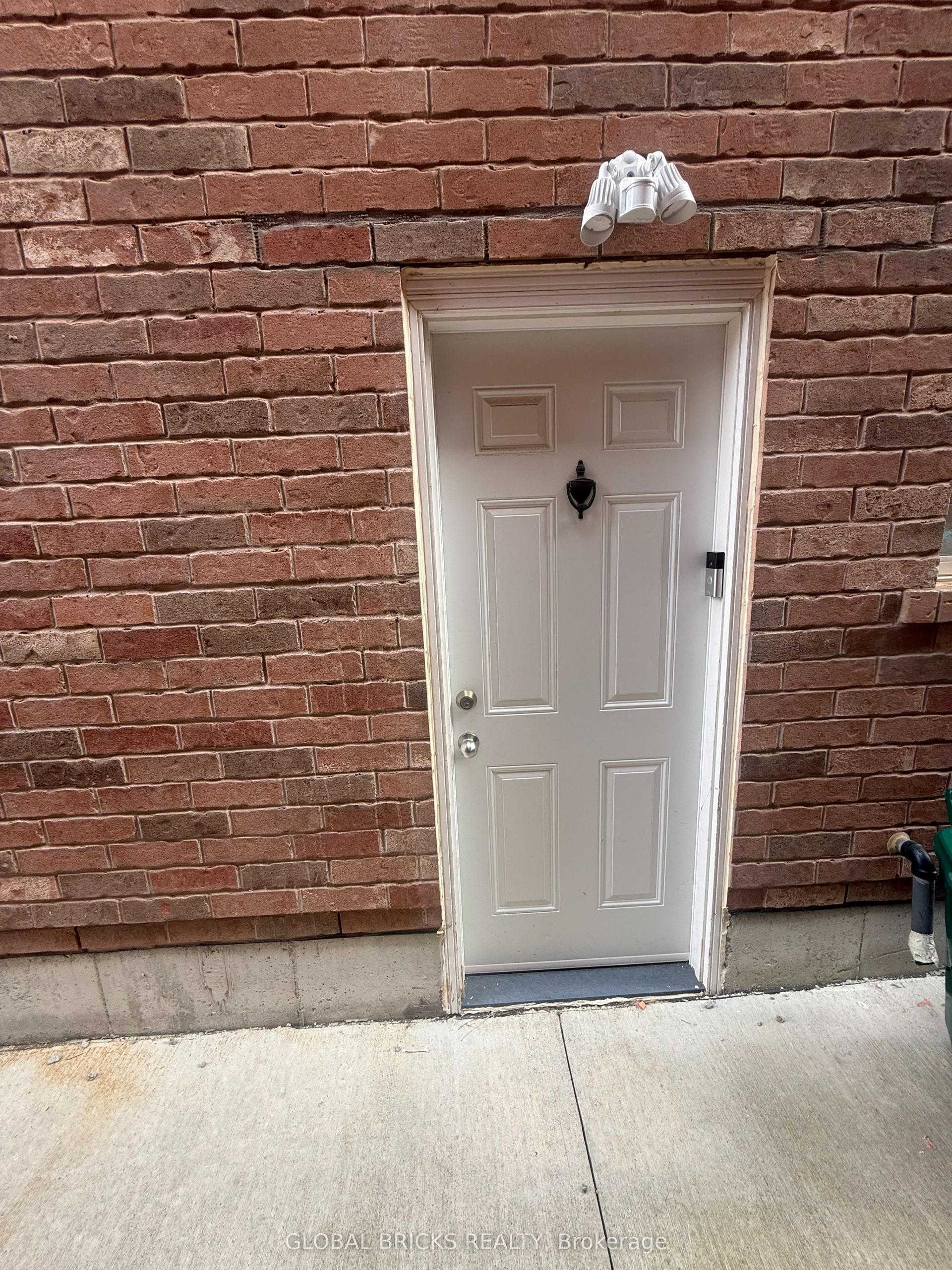 384 Michener Place S, Milton — Detached for lease, photo 1