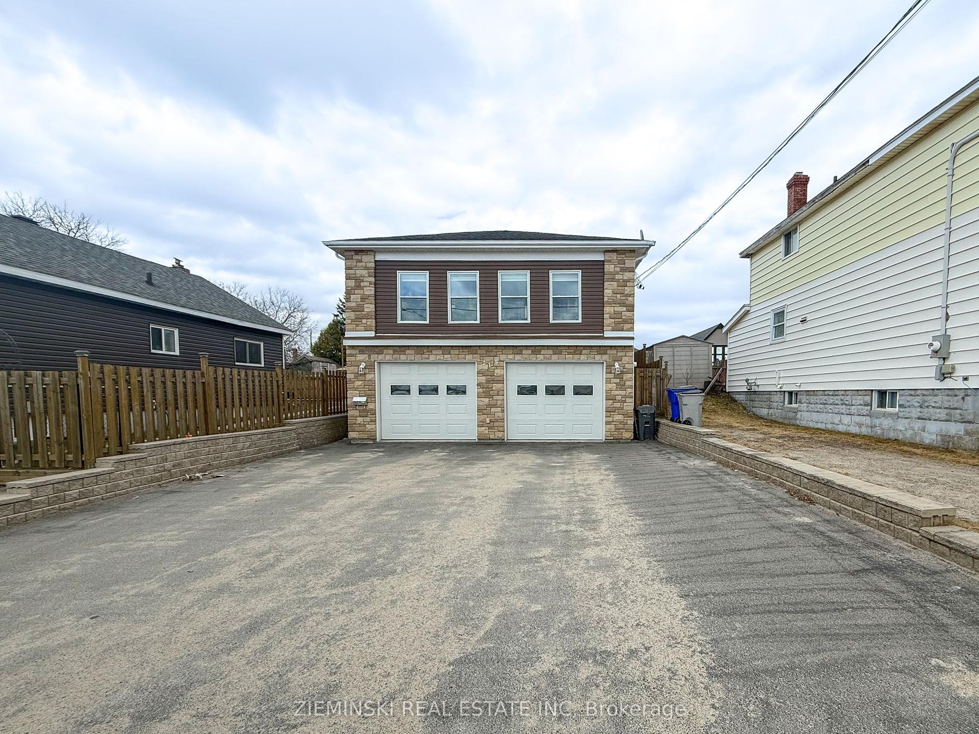 218 Mountjoy Street S — photo 1