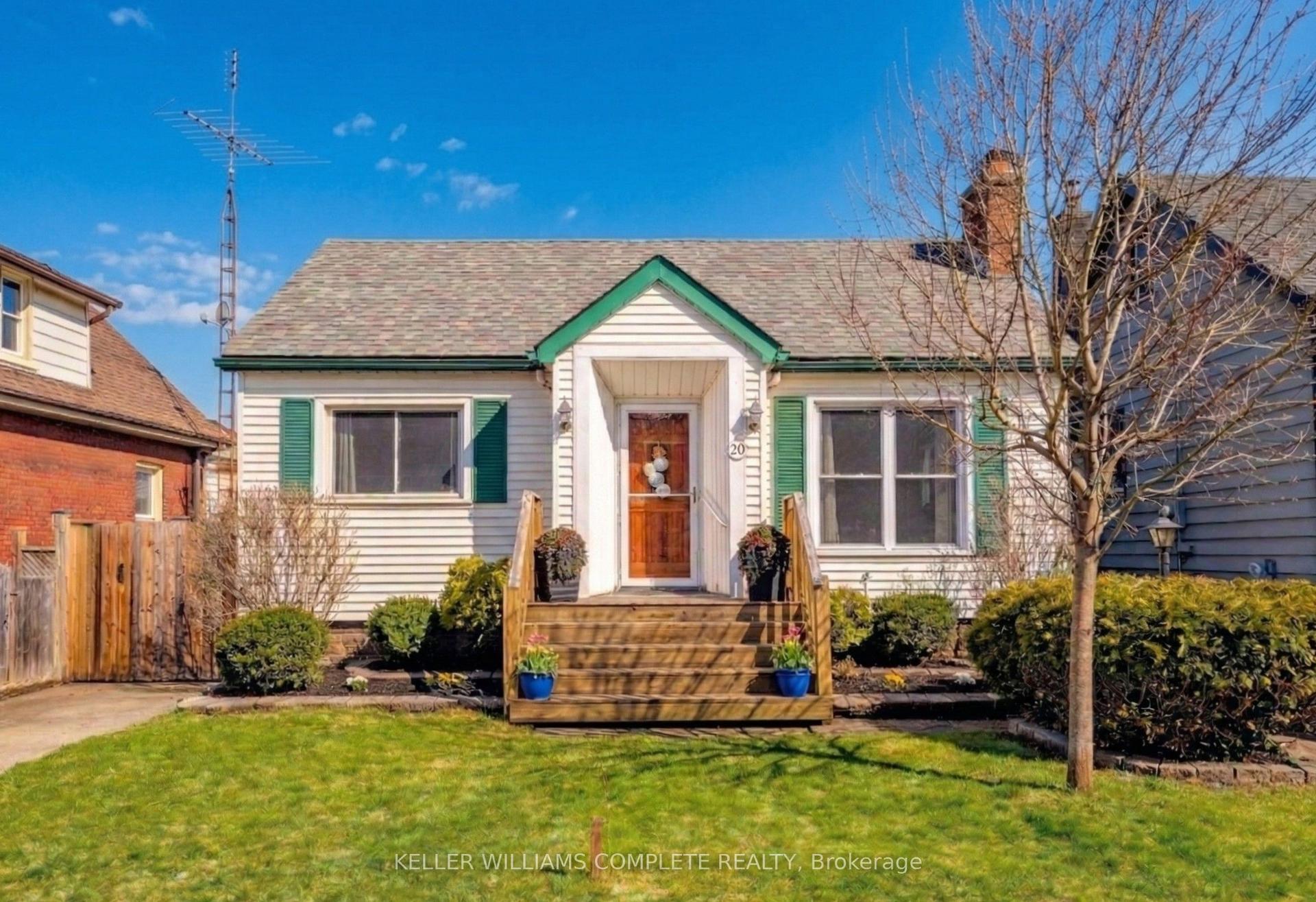 20 East 18th Street, Hamilton — Detached for sale, photo 1