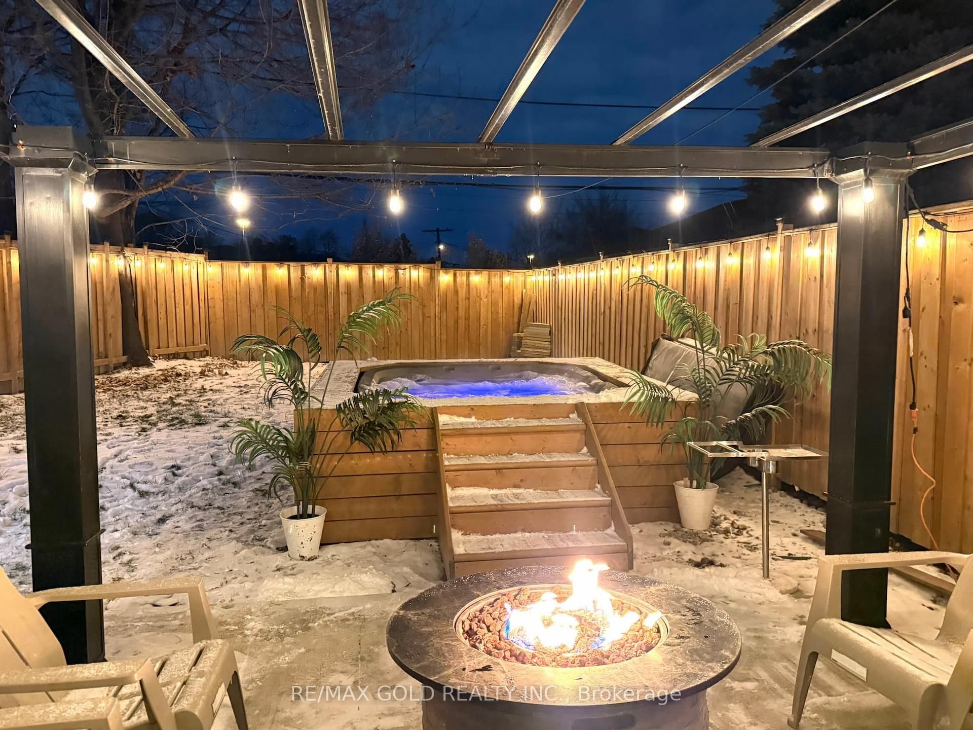 189 Kingsview Boulevard — photo 1