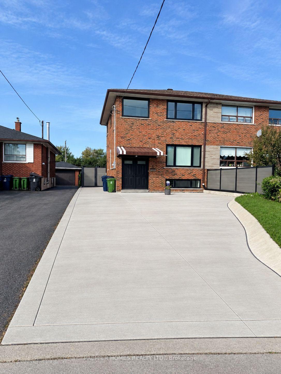 18 Turks Road, Toronto — Semi-Detached for sale, photo 1