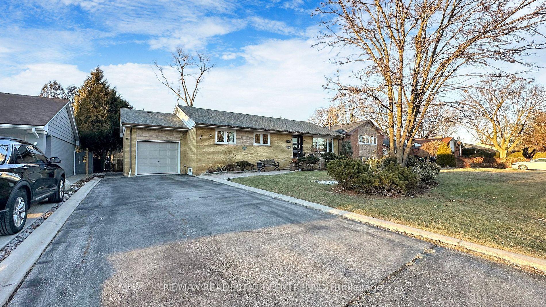 10 Suburban Drive W, Mississauga — Detached for lease, photo 1