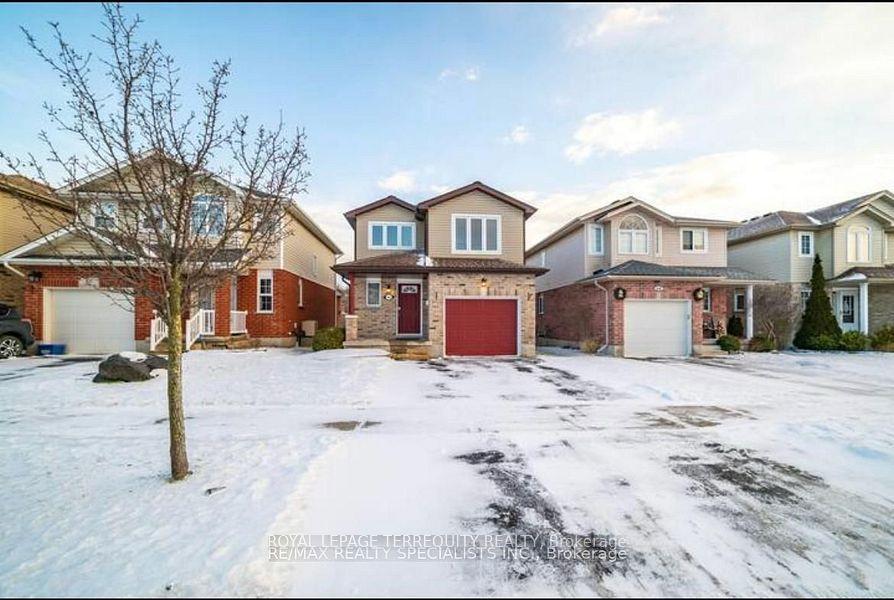 60 Everglade Crescent — photo 1