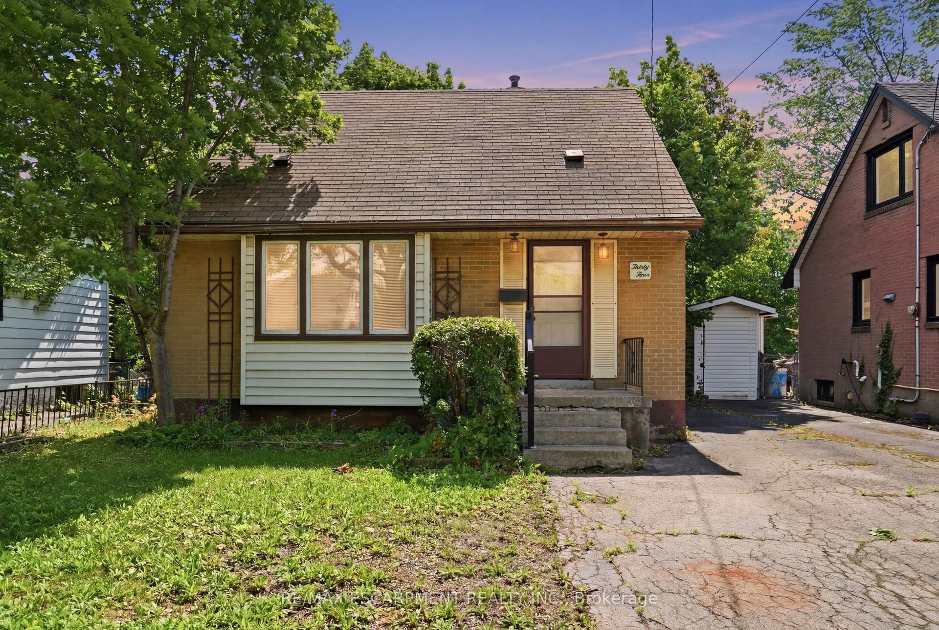 34 Eaton Place, Hamilton — Detached for sale, photo 1