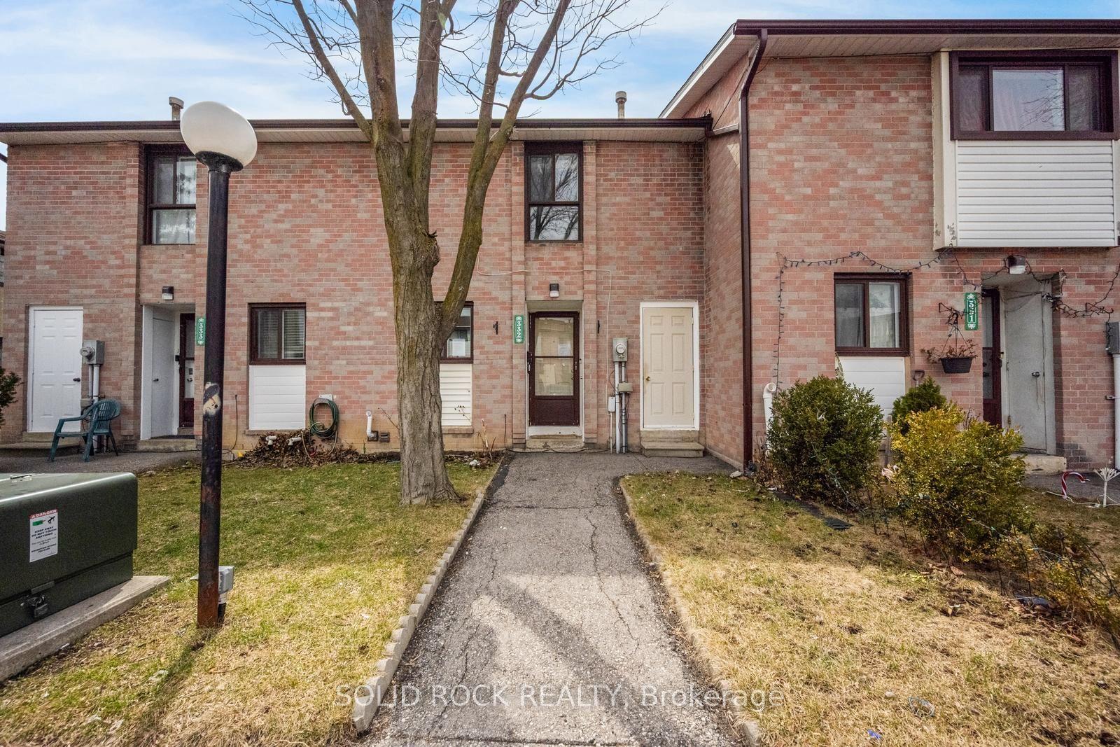 332 Fleetwood Crescent 332 #332 — photo 1