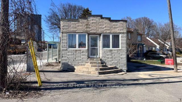 104 Danforth Road, Toronto — Detached for sale, photo 1