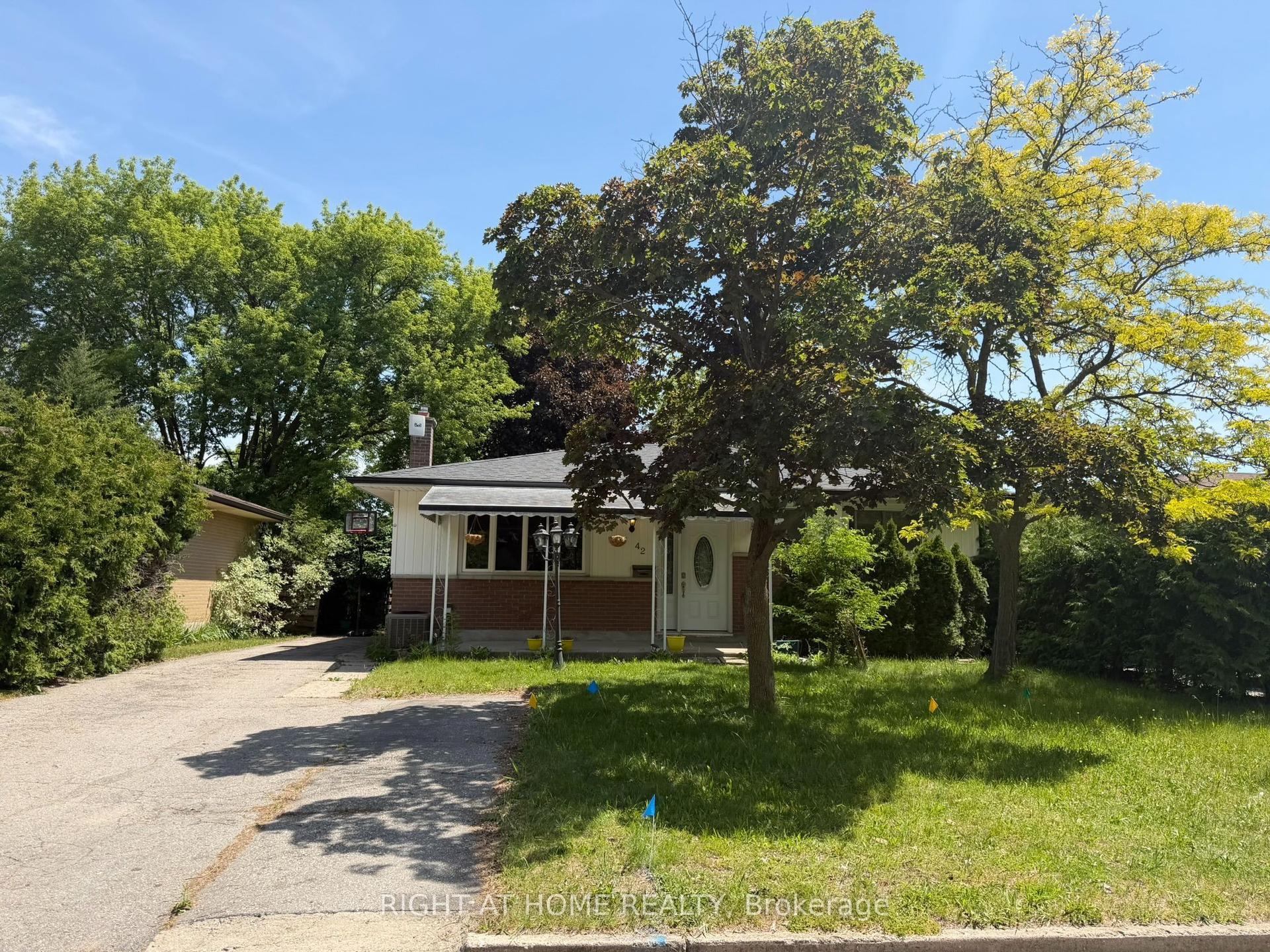 42 Oneida Road, London East — Detached for lease, photo 1