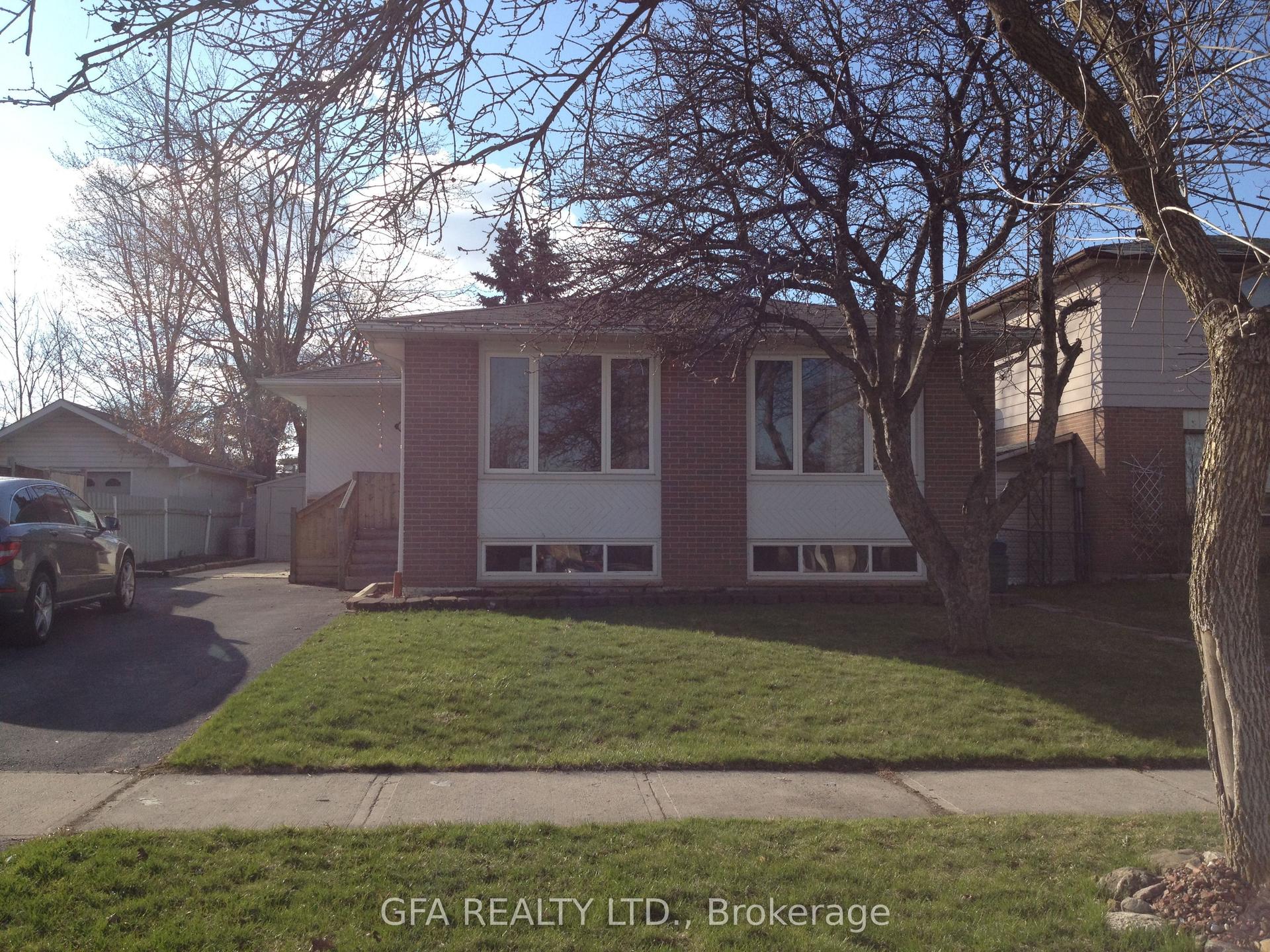 30 Reigate Avenue, Brampton — Detached for sale, photo 1